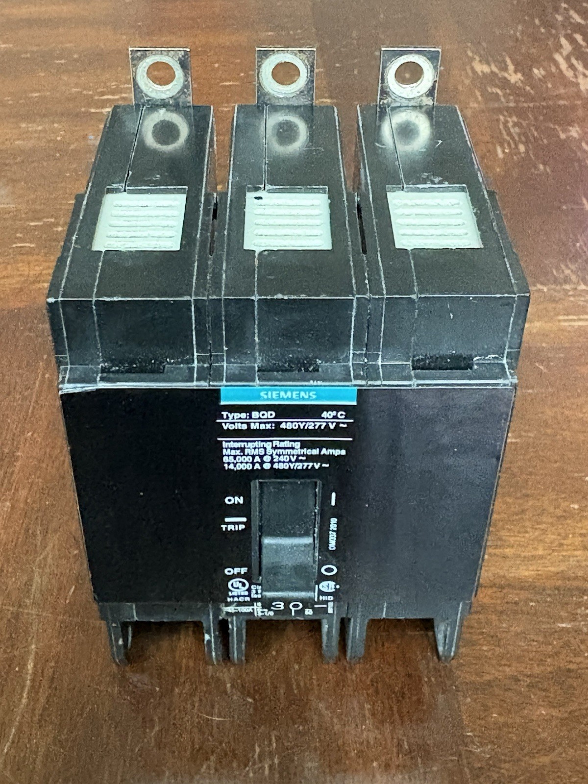 Siemens BQD330 Molded Case Circuit Breaker | 30A | 3-Pole | 480Y/277V | Bolt-On