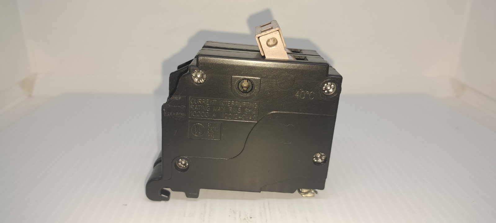 Cutler Hammer EATON CH230 2 Pole 30 Amp 120/240V Circuit Breaker Flaw