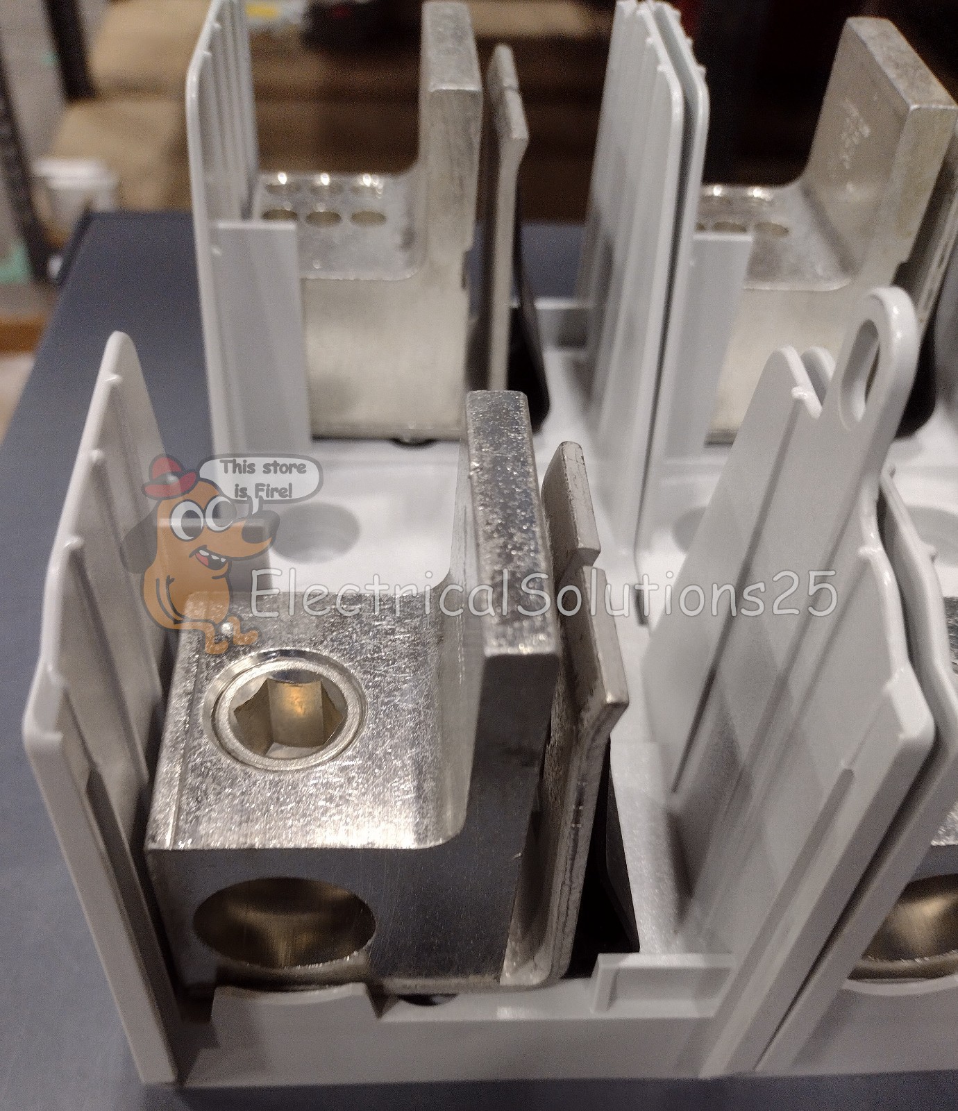 New Eaton JM60400-3MW16 400A 600V 3-Pole Class J Fuse Block – Free Shipping