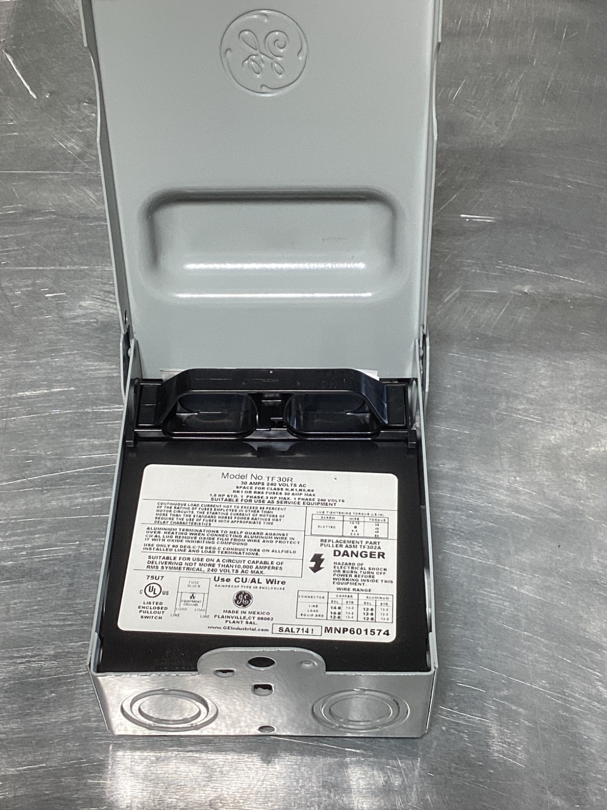 NEW GE TF30RCP 30 Amp 120/240V Fusible AC Disconnect Outdoor NEMA 3R