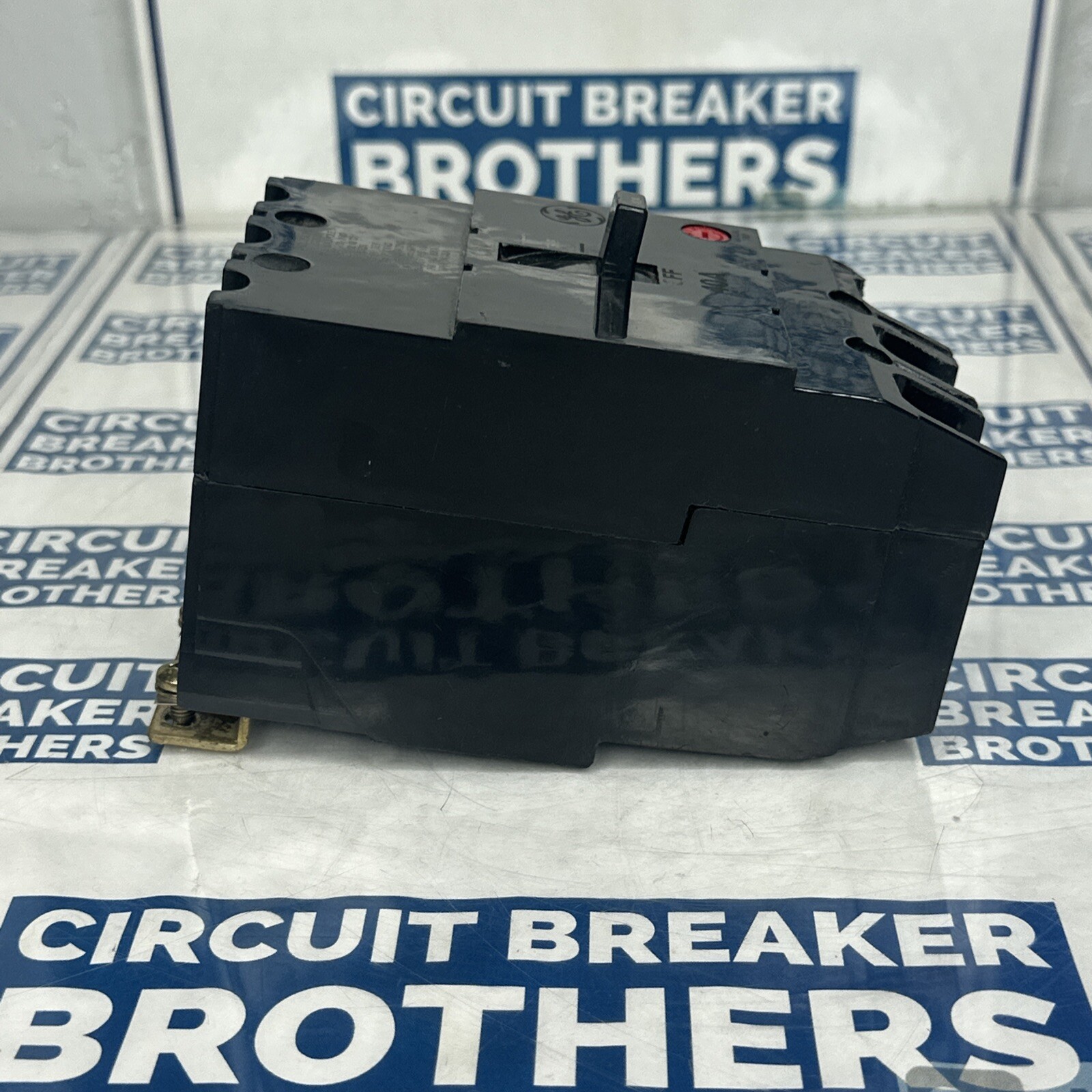 GE TEY340 40 Amp 480/277 Vac 3 Pole Circuit Breaker (Chipped)