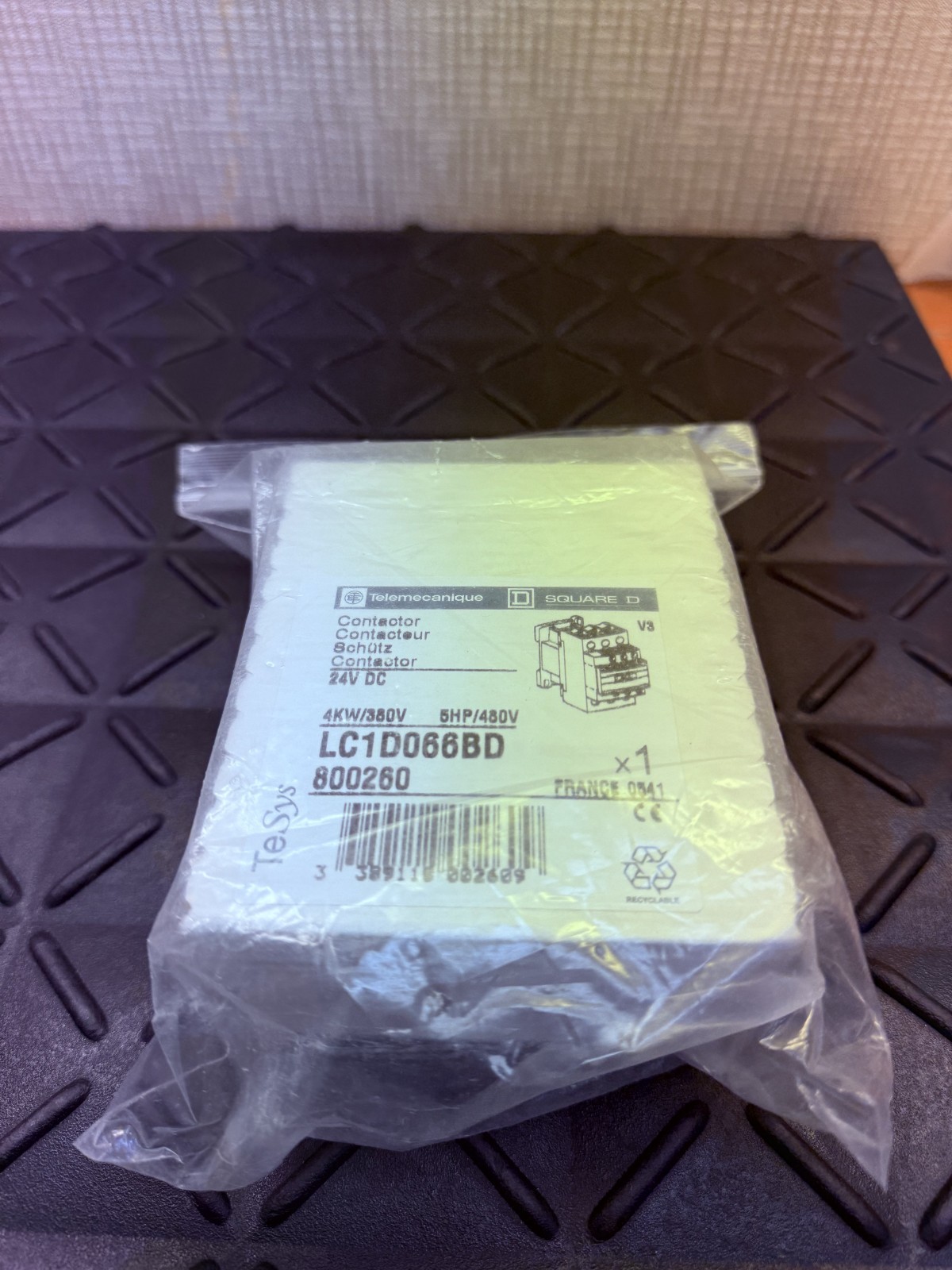 Schneider Square D LC1D066BD TeSys 5HP 480V 24VDC Contactor New