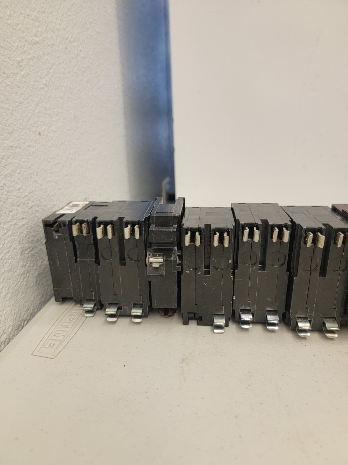 LOT OF 23 – Circuit Breakers Various. Square D, Eaton. Different Voltages