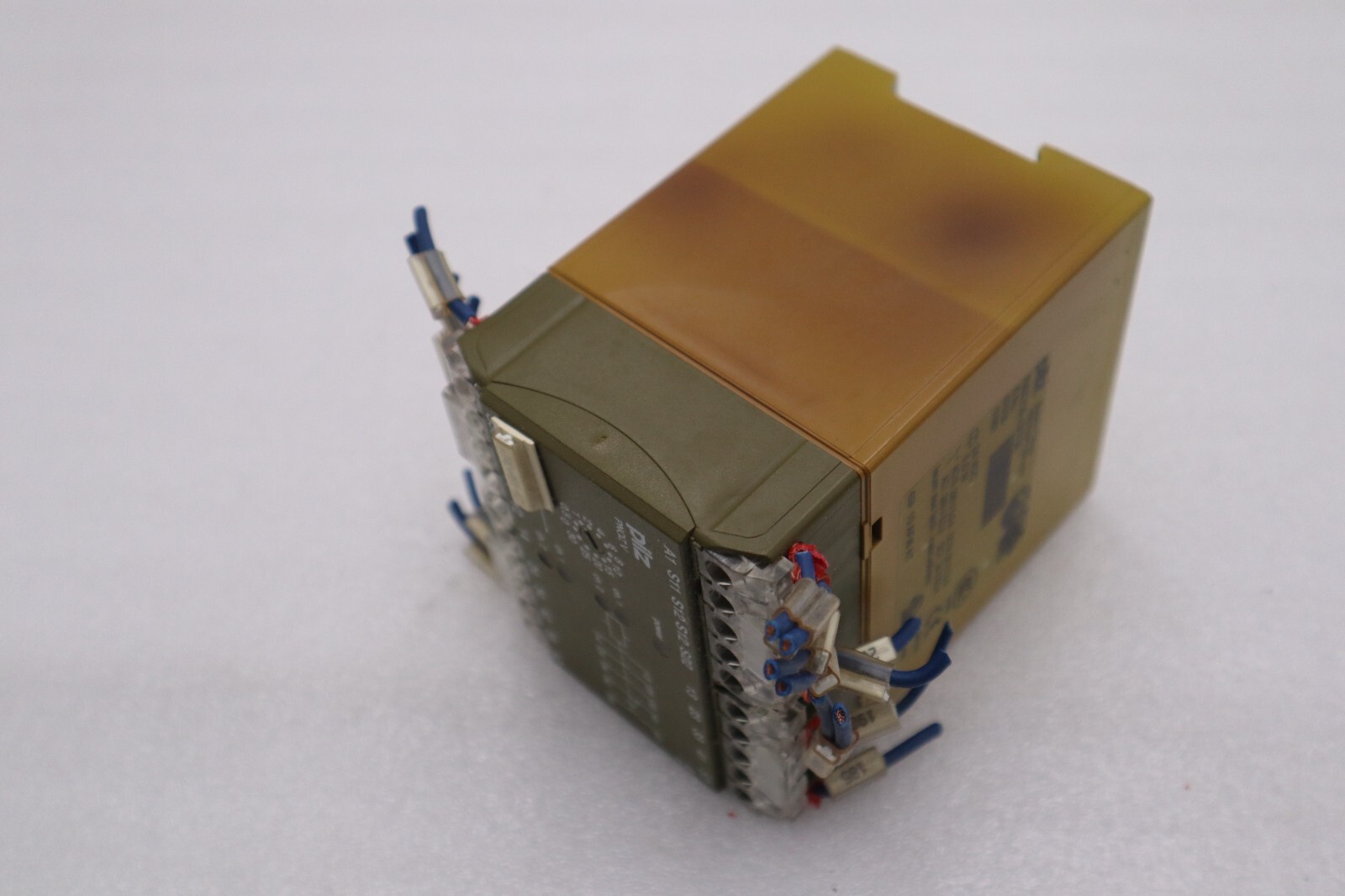 PILZ SAFETY RELAY 474790 PNOZ V 30S 24 V DC PNOZV30S24VDC STOCK L-453C