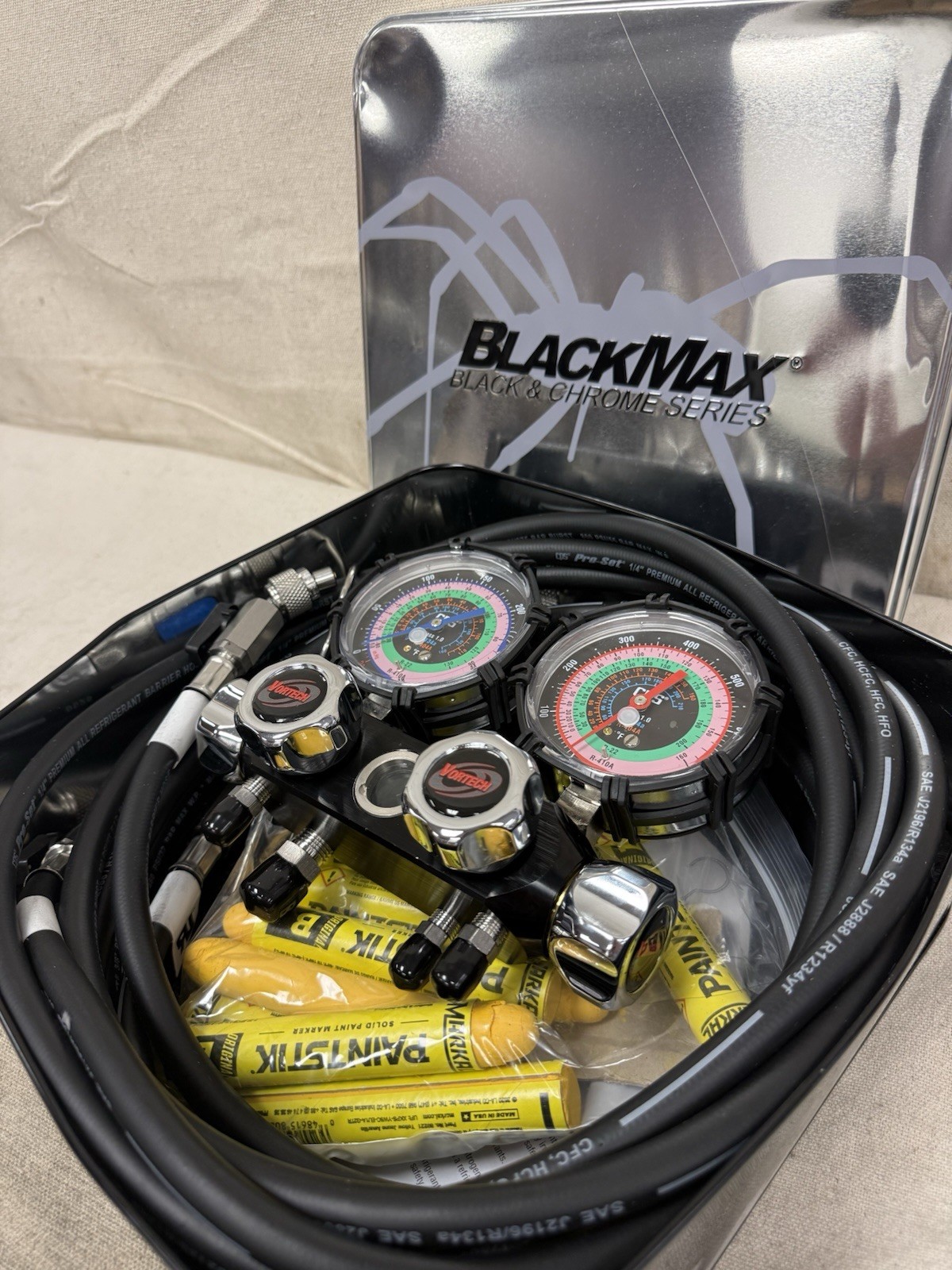 BLACKMAX MV4H4P5EZ Manifold Gauge Set 4 Valves 3 Hoses Series BlackMax 3 1/8″ Ga