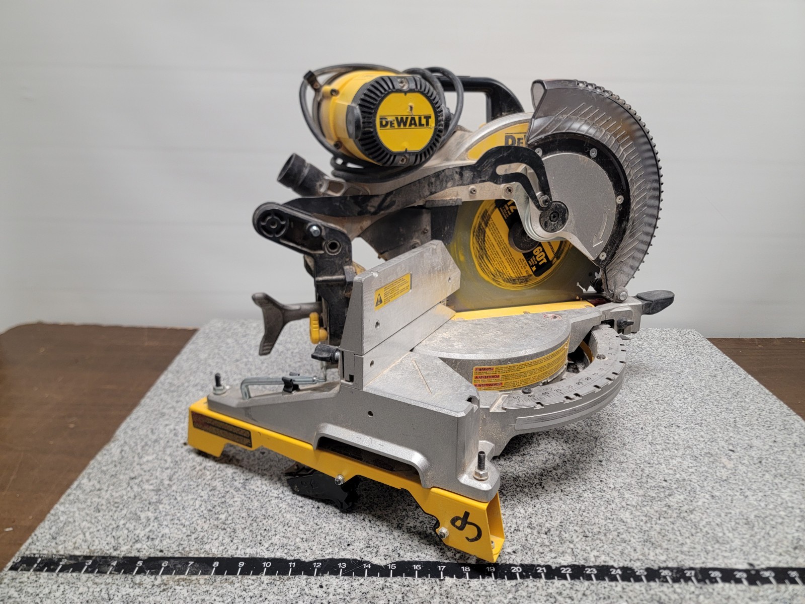 DEWALT DWS716R 15A 2-Bevel 12″ Corded Compound Miter Saw LOCAL PICKUP ONLY