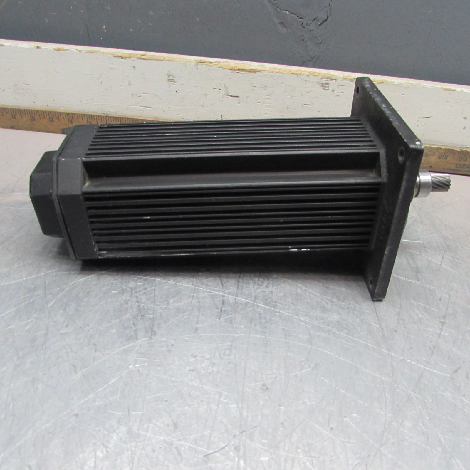 Lenze MDSKABS056-22 , Servo Motor, 0.8kW/ 390V /3950rpm, TAKEOUT!MAKE OFFER!