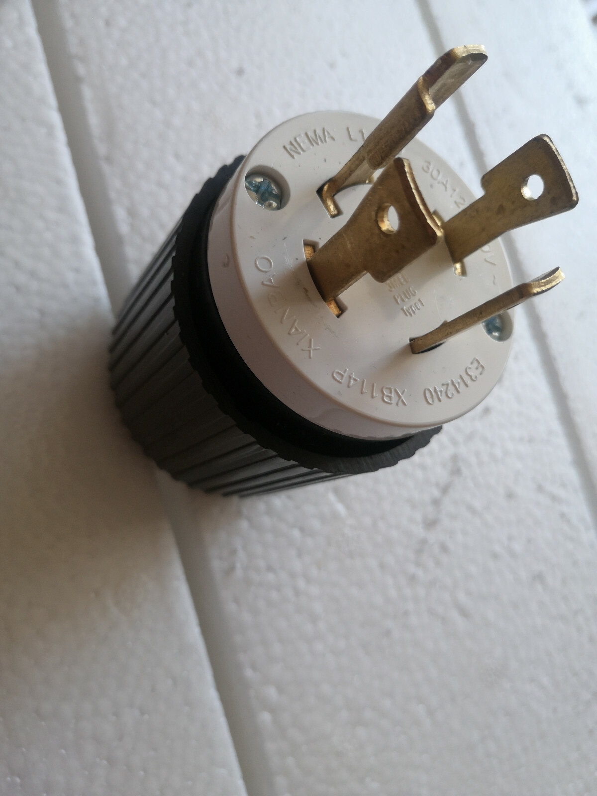 NEW NEMA L14-30 30A 125/250V Locking Male Plug 4 Prong US SHIPPING