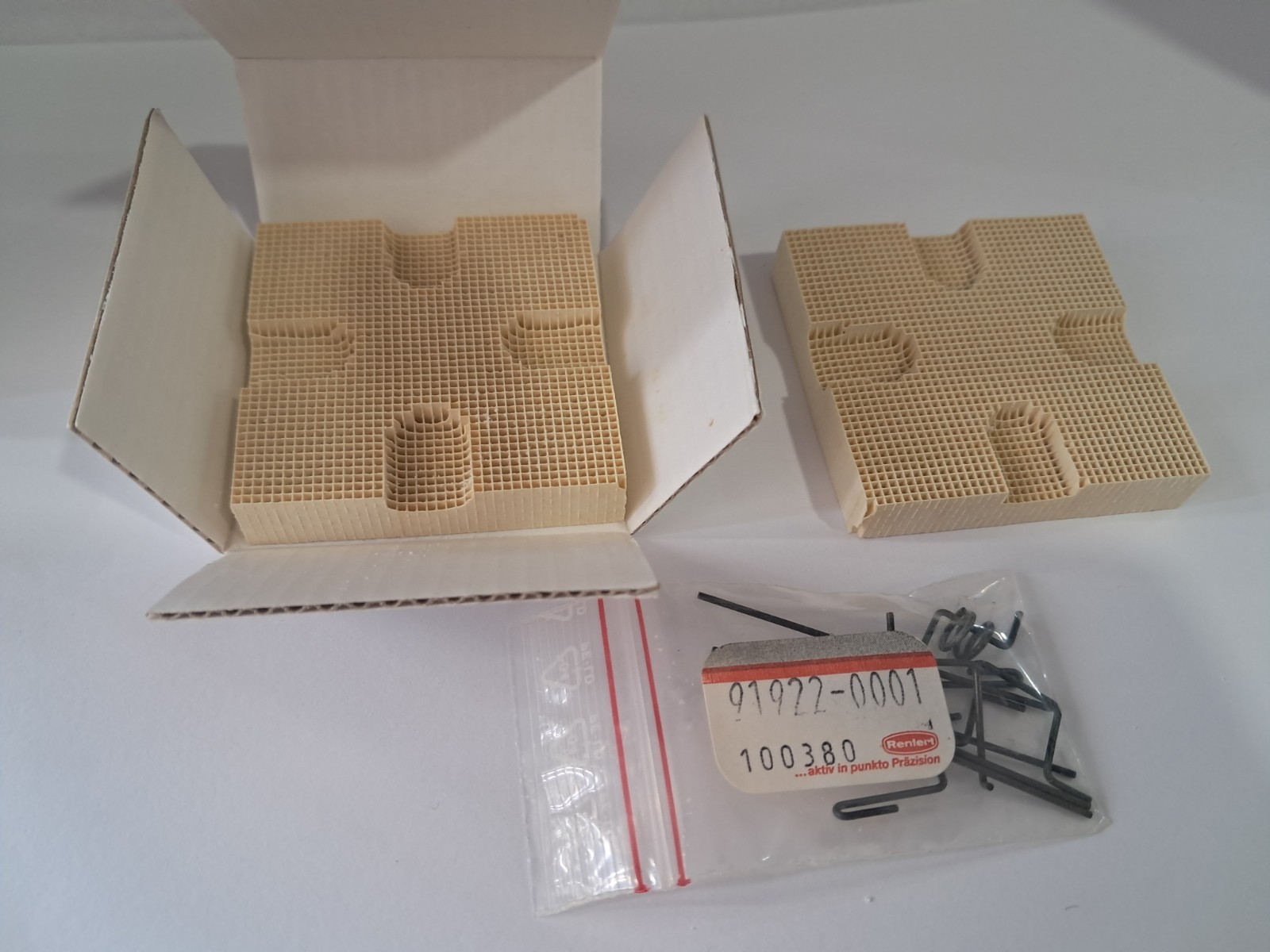 ​Renfert Mesh-Tray 1922 Dental Honeycomb Firing Trays with Metal Pins – Set of 2