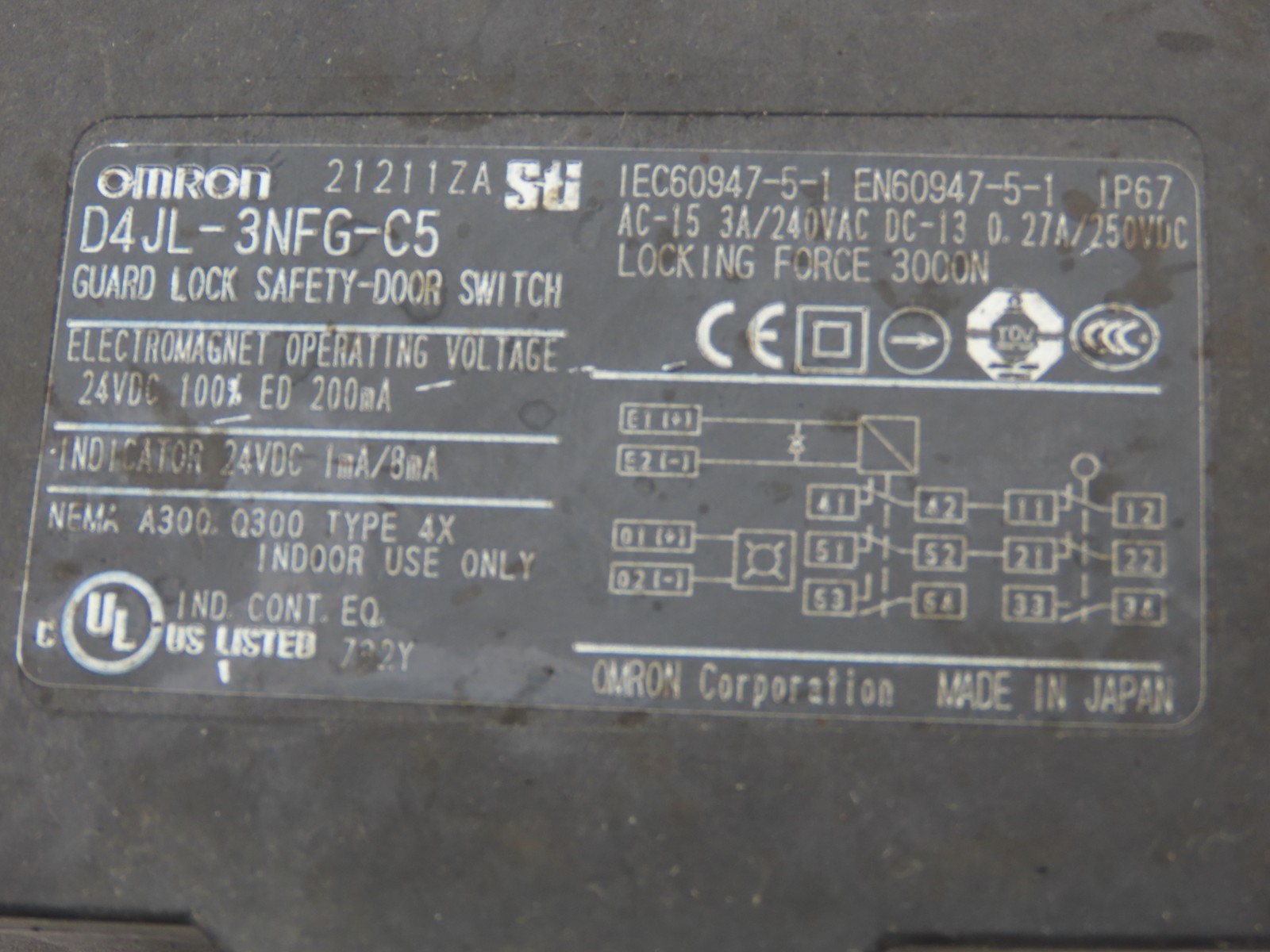 Omron D4JL-3NFG-C5 Guard Lock Safety-Door Switch Lot of 2