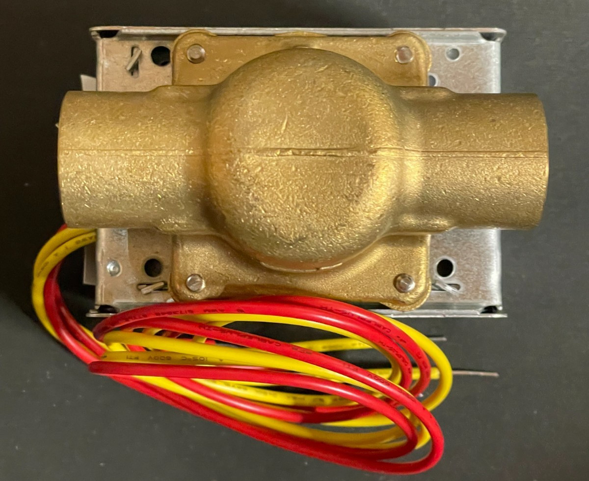Honeywell Home Motorized Valve model V8043E1012