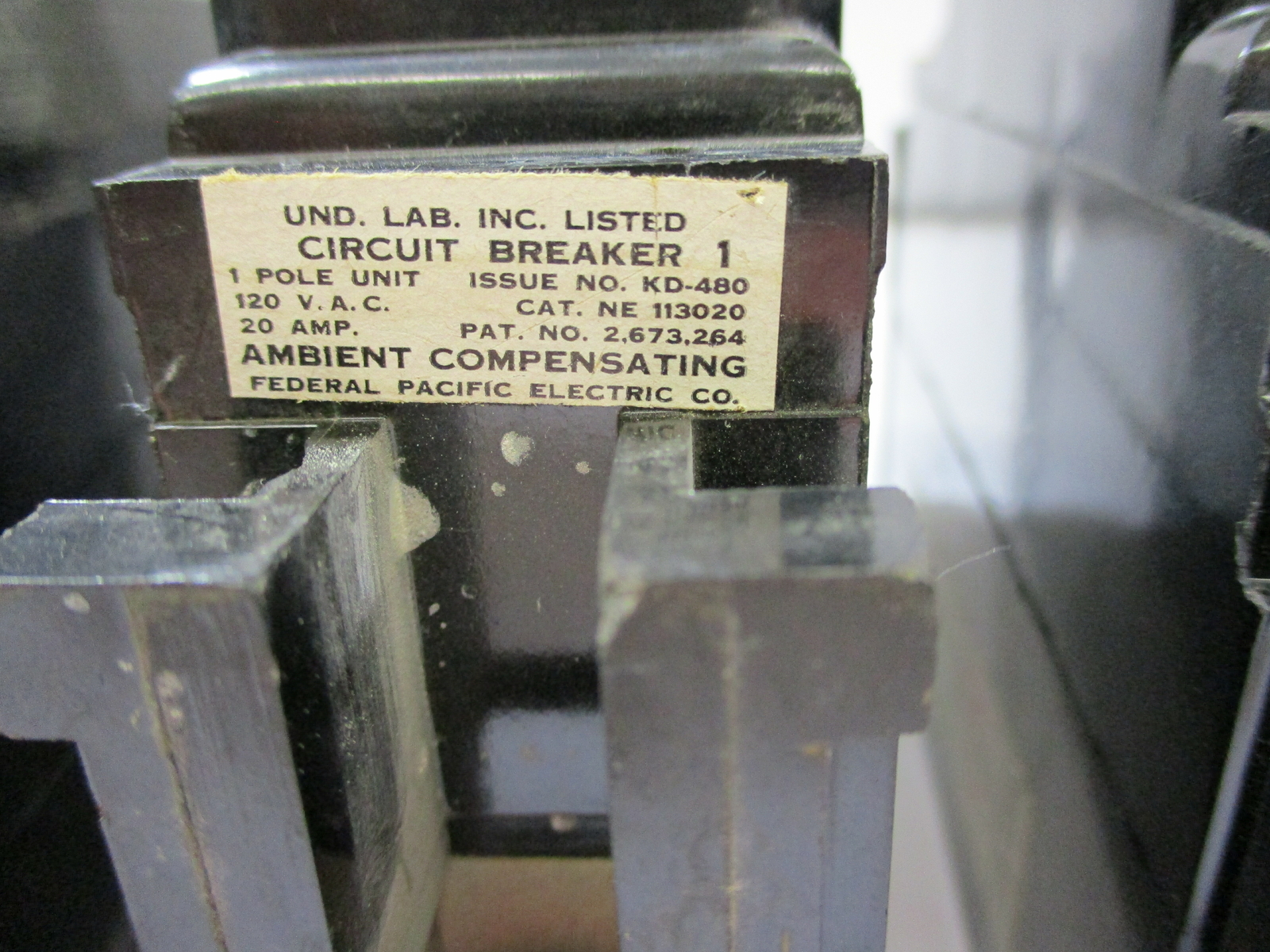 (LOT OF 4) FEDERAL PACIFIC ELECTRIC NE113020 CIRCUIT BREAKER 20A 120V 1-POLE