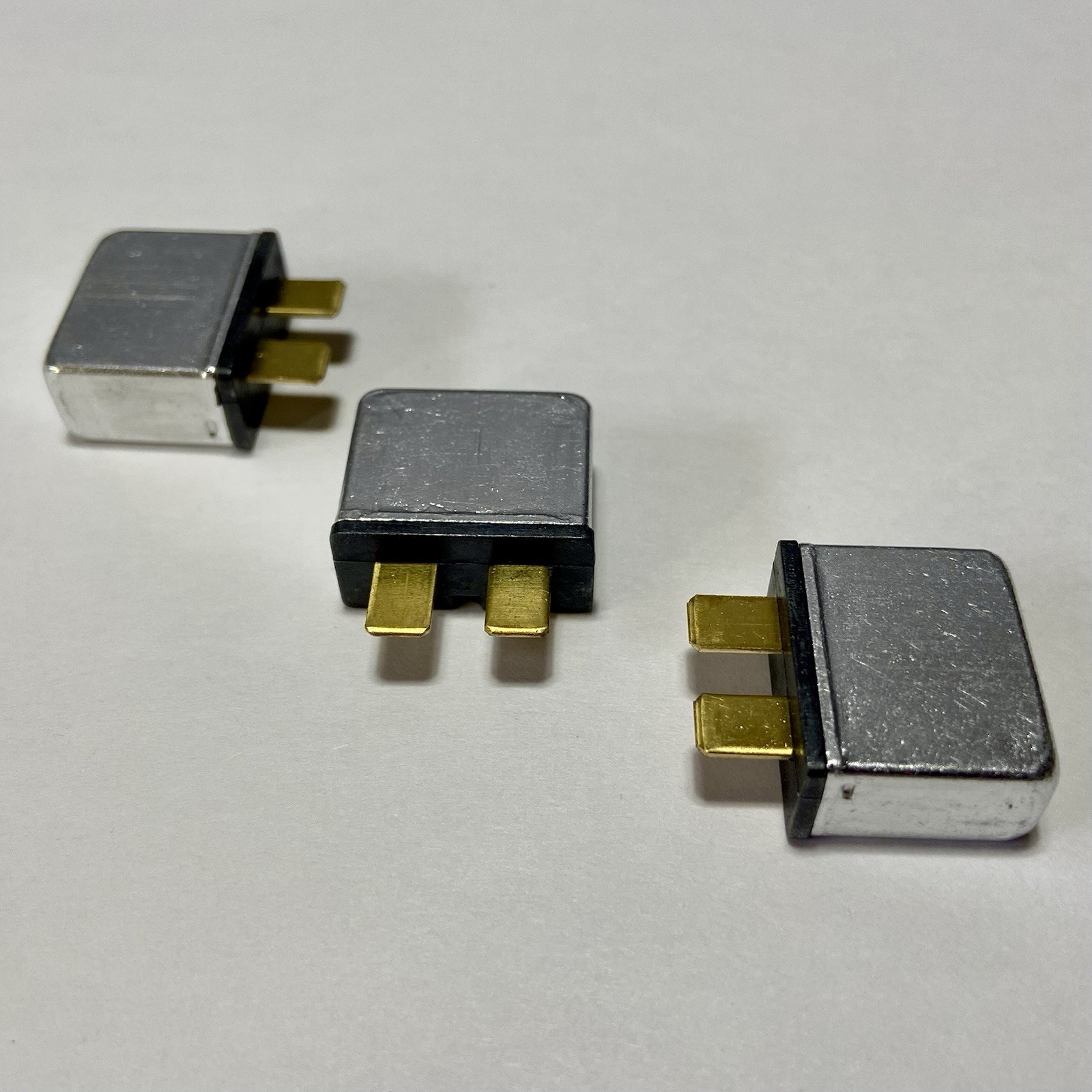 10A Plug in Mounting Automotive Circuit Breaker 10A Snap Off Fuse 1 Section 3pcs