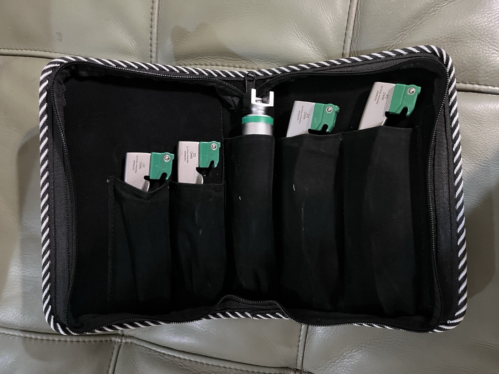 CynaMed Fiber Optic Macintosh Laryngoscope Set Mac #1-4 LED Handle