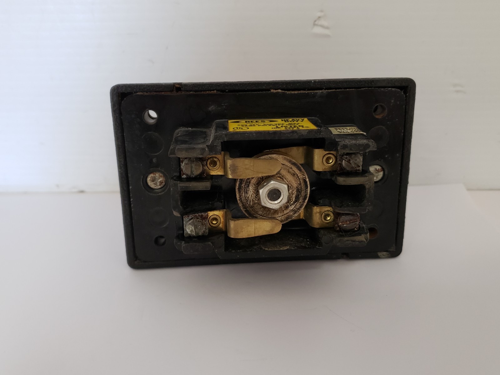 REES 02653-012 PUSH BUTTON SWITCH METAL MUSHROOM 600VAC 250VDC
