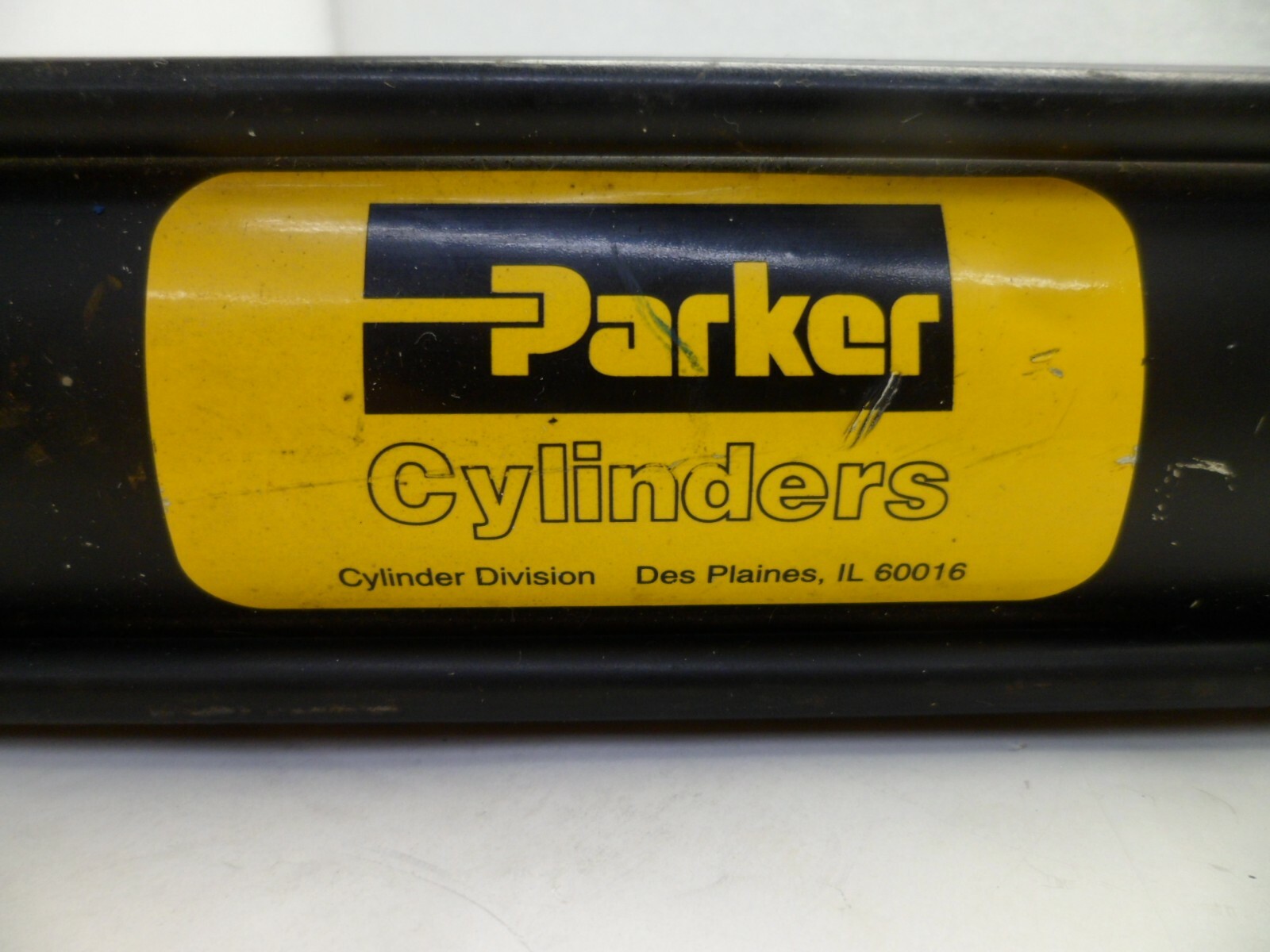 PARKER PNEUMATIC CYLINDER 02.00 CBB-MAU34AC 12.000 2″ X 12″ STK. 200 PSI. NOS