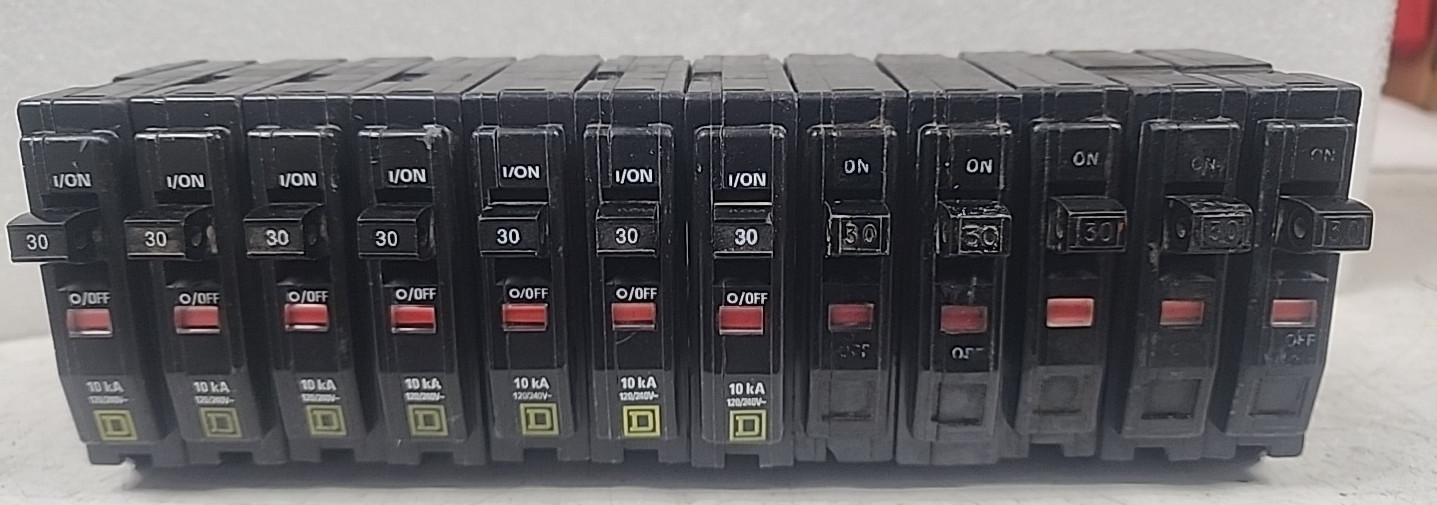 🤠 12) SQUARE D 30 AMP CIRCUIT BREAKER 120/240 VAC 1 POLE QO130 LOT OF 12