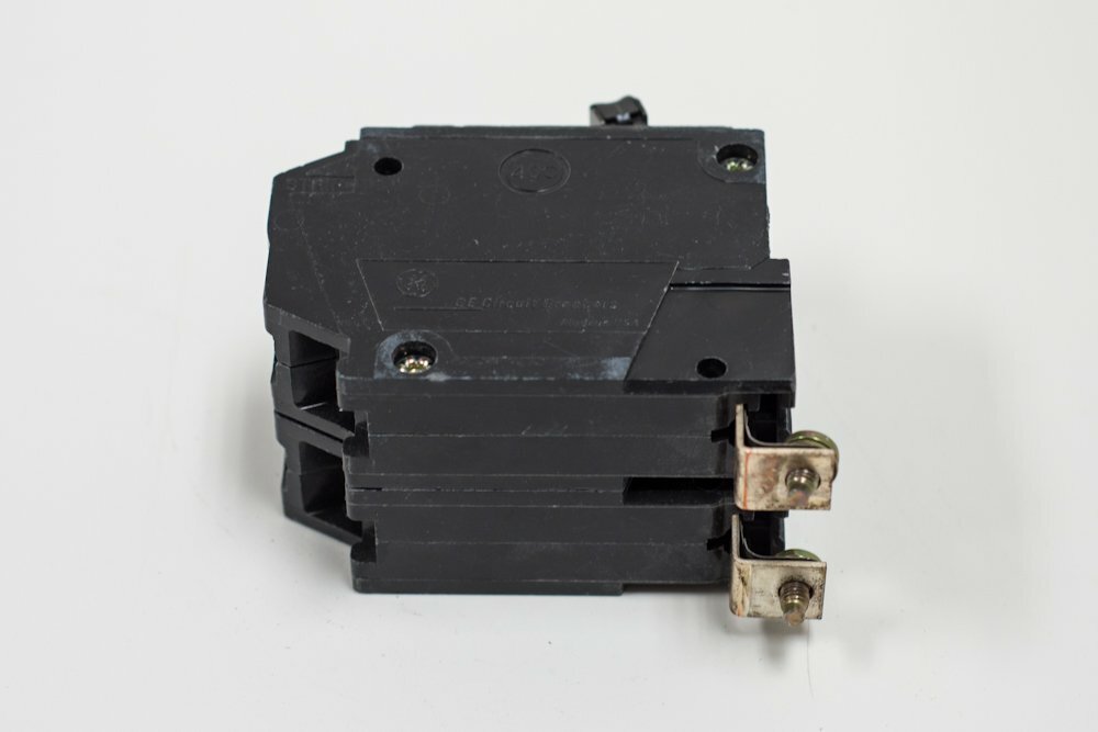 GE Distribution THHQB2130 Molded Case Circuit Breaker 30 Amp 120/240 Volt AC 2-P