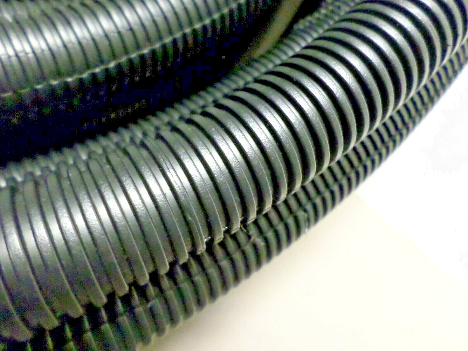 3/4″ x 10-Feet Black Poly Corrugated Split Wire Loom Protective Tubing