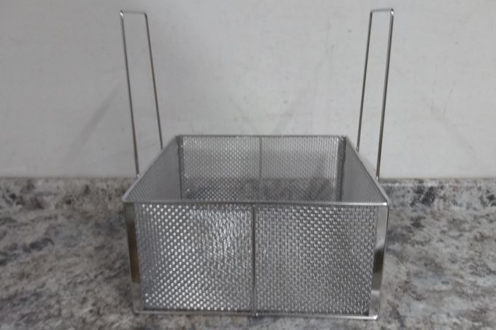 Marlin Steel Wire Products 00007001A-31 18 x 18 x 9 In Mesh Basket w/Handles