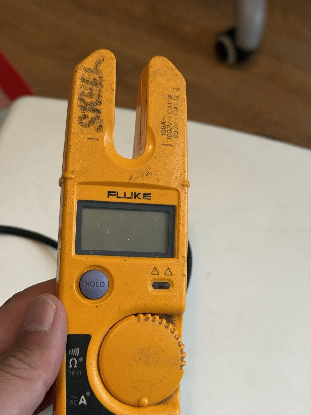 FLUKE T5-600 ELECTRICAL TESTER – VOLTS/OHMS/AMPS