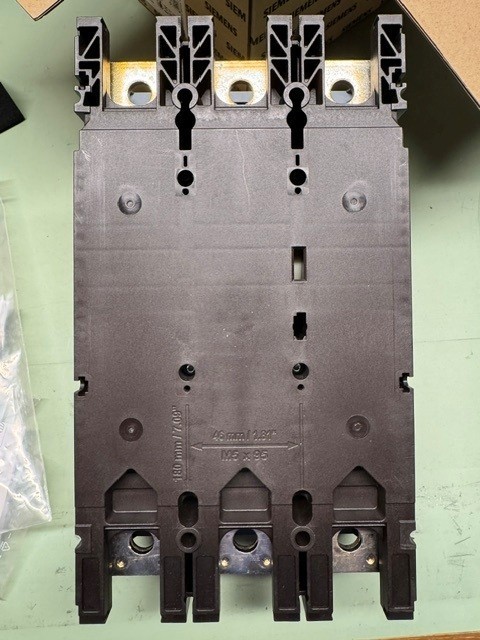 Siemens 3VA5340-6EC31-0AA0 Circuit Breaker 400A 3-Pole 480V NEW OPEN BOX
