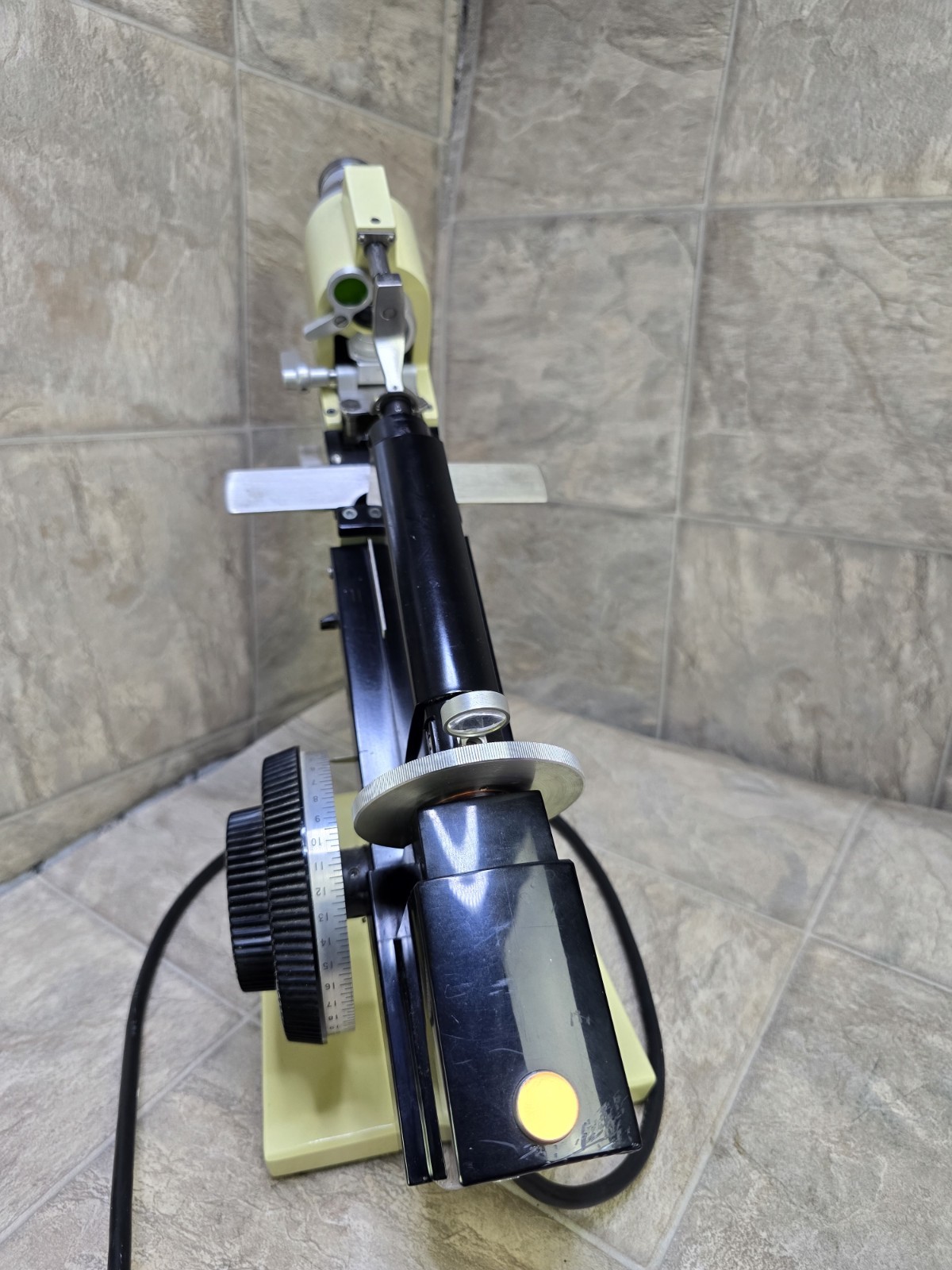 American Optical LENSOMETER (model:12603) 15 Watts /115 Volts