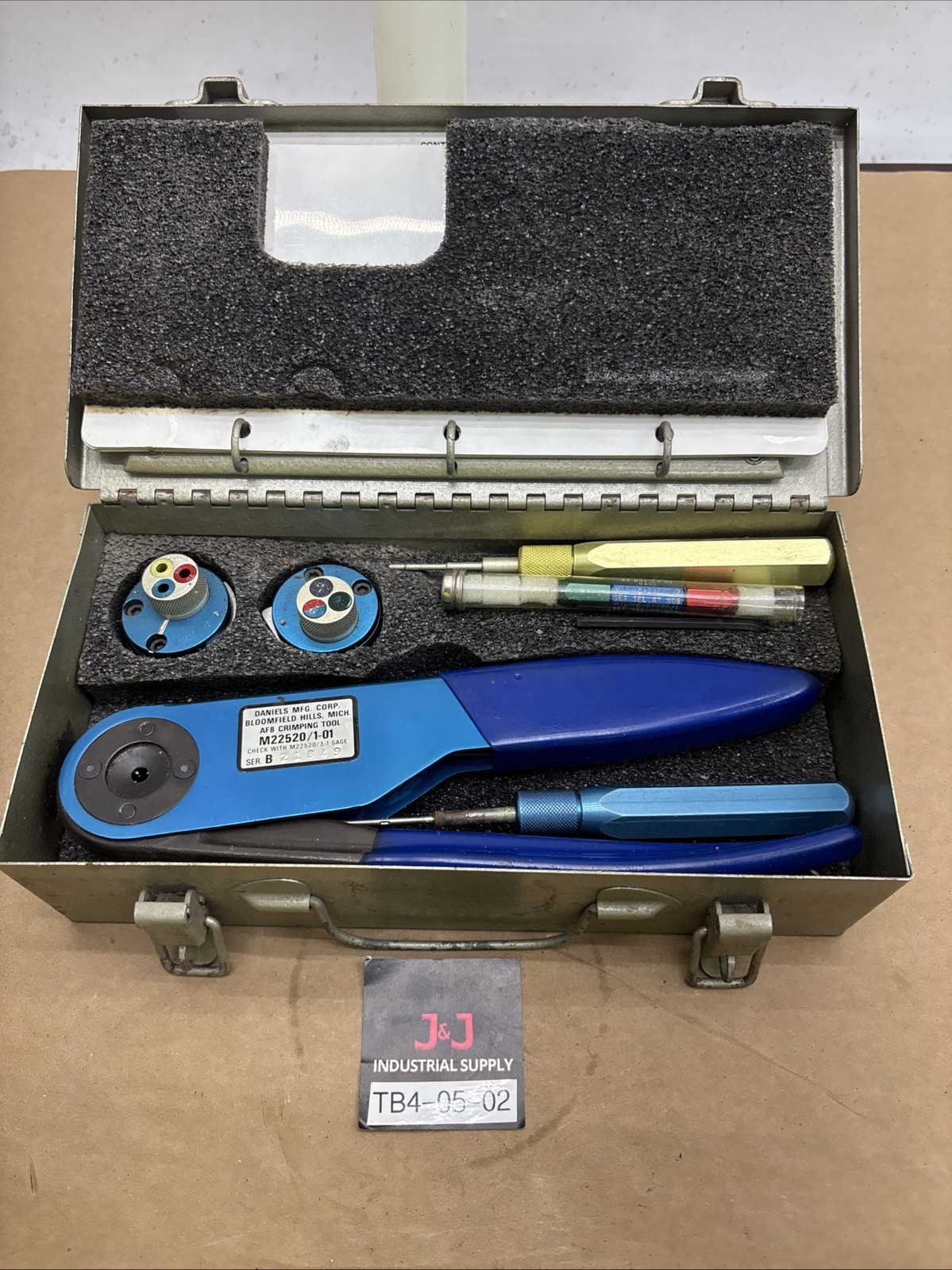 Pre Owned DMC M83507/11-01 Tool Kit for MIL-C-22520/1 Crimping Tool & Turrets.