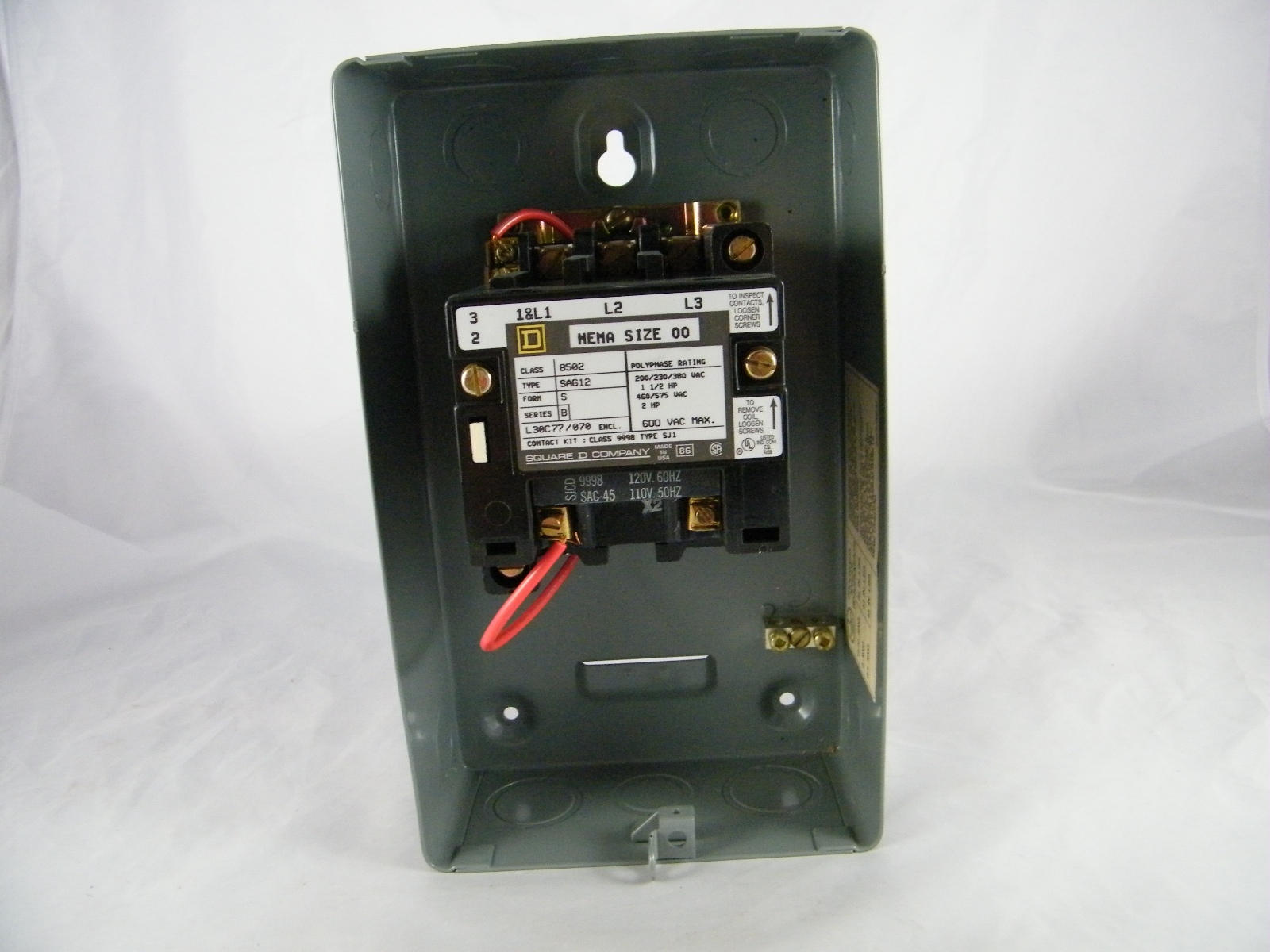 SQUARE D AC MAGNETIC NEMA RATED CONTACTOR CLASS 8502 TYPE SAG12V02 3 PHASE 3 POL