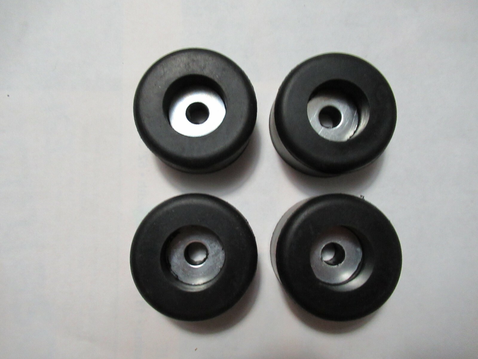 4 Very Large 1 1/2″ Diam Rubber Bumpers with Embedded Washer Rubber Feet CT103