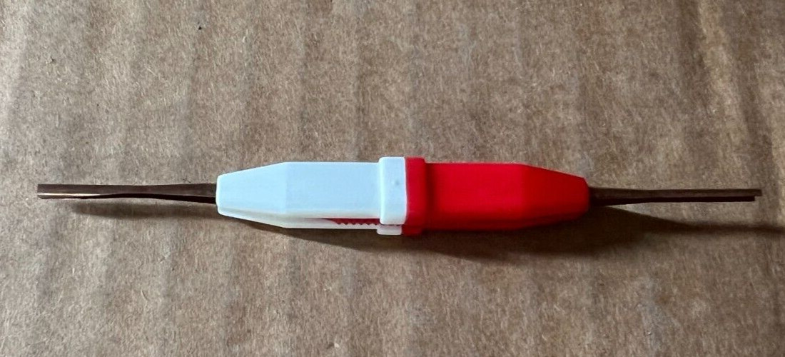 AMP/TYCO 91067-2 Insertion / Extraction Tool – Red/White Solid Plastic Body New