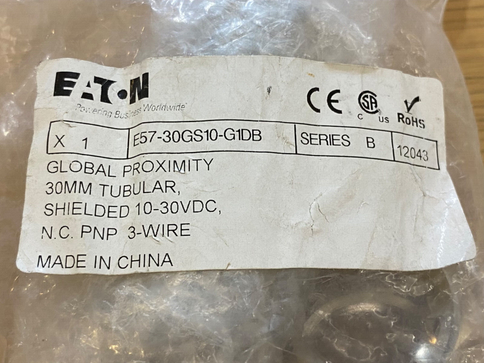 NEW EATON E57-30GS10-G1DB Global Proximity PhotoElectric Switch Free Shipping