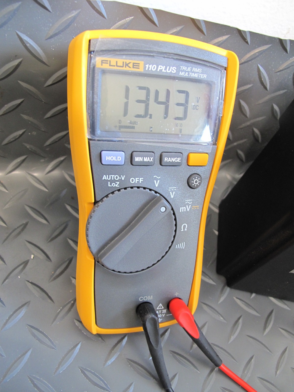 Fluke 110 Plus true rms multimeter w/ leads & manual volt meter tested