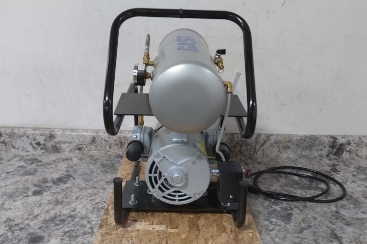 Gast 5HCD-101T-M550NGX 0.75 HP 120VAC, 240VAC 2 Gal Electric Air Compressor
