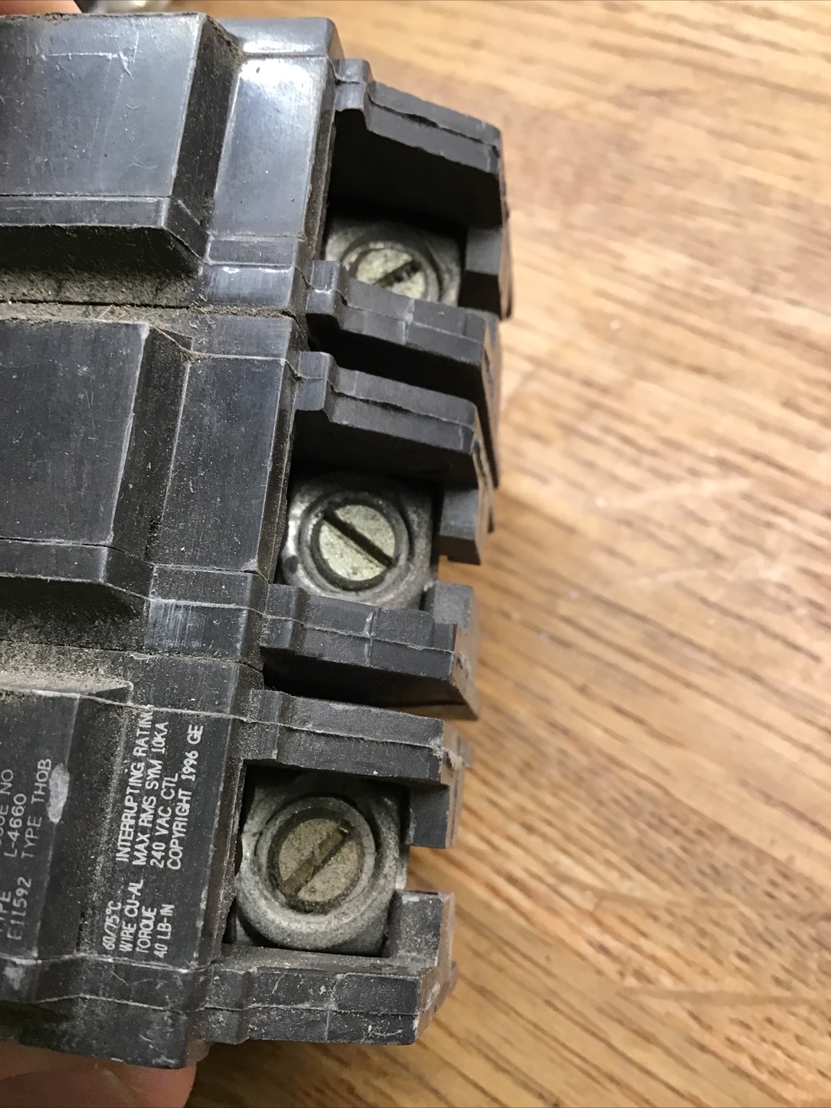 (1) G E 40 AMP 3 POLE CTL COMMON TRIP CIRCUIT BREAKER