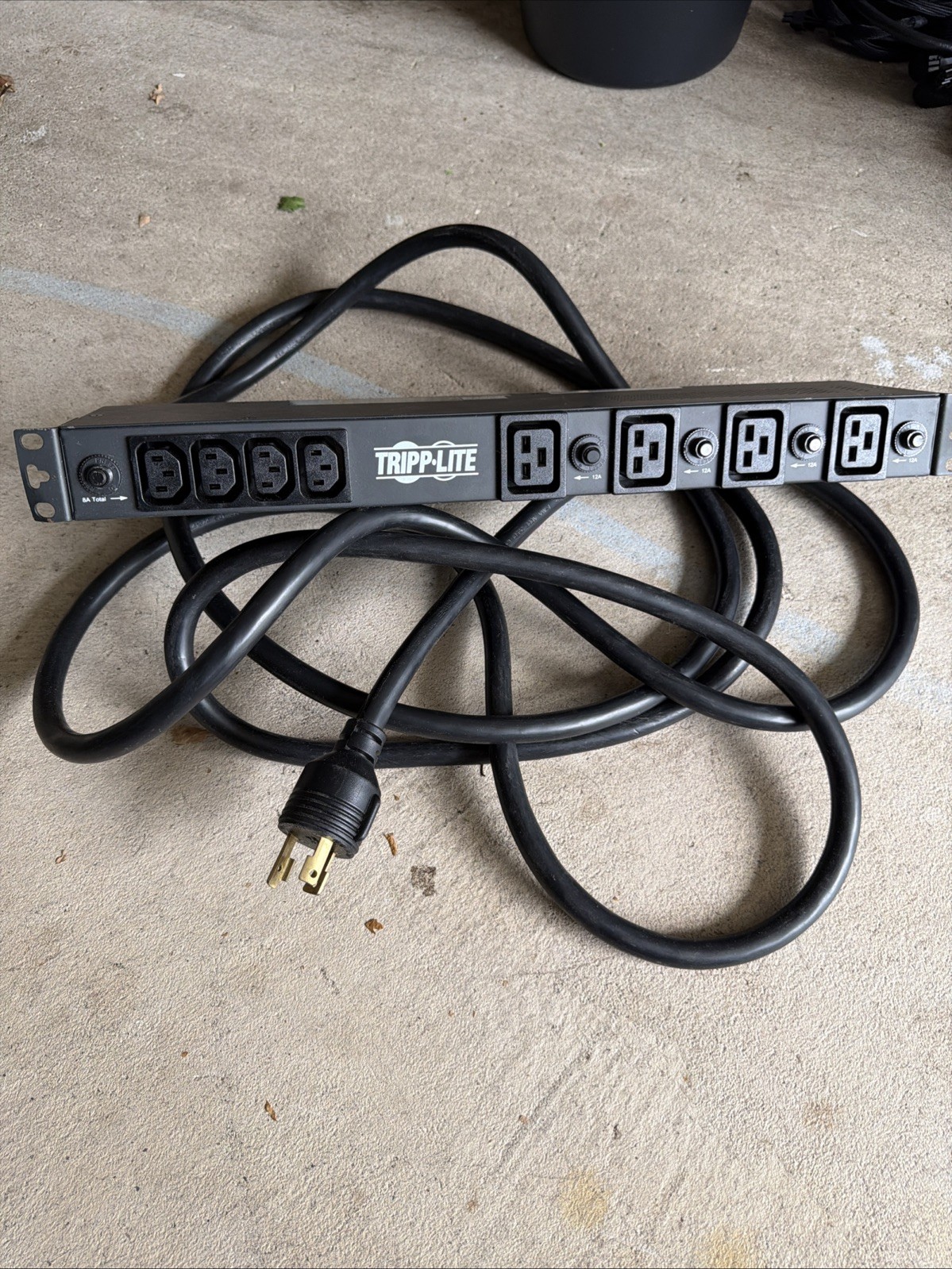 Tripp-Lite PDU1230 24A 200-240VAC Series AGIB5144 Outlet Power Distribution