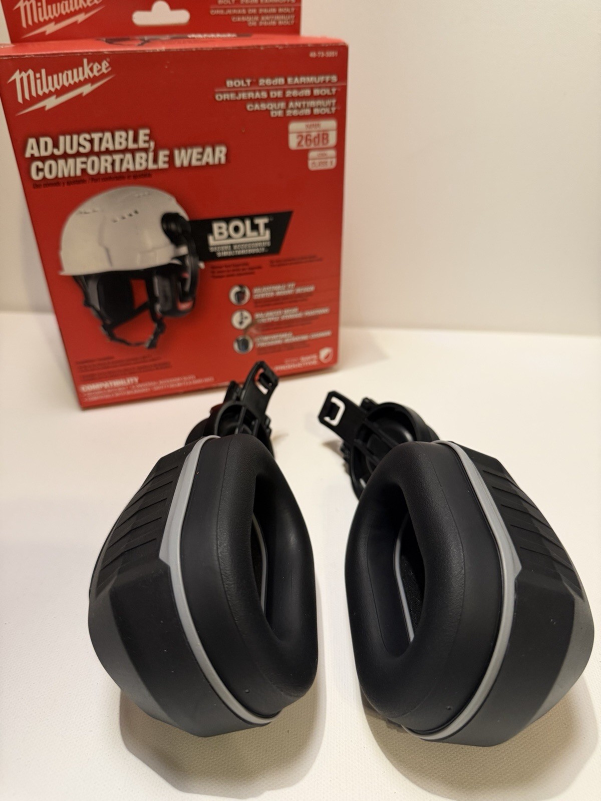 Milwaukee Bolt 26 dB Plastic PPE Ear Muffs Black/Red 48-73-3251