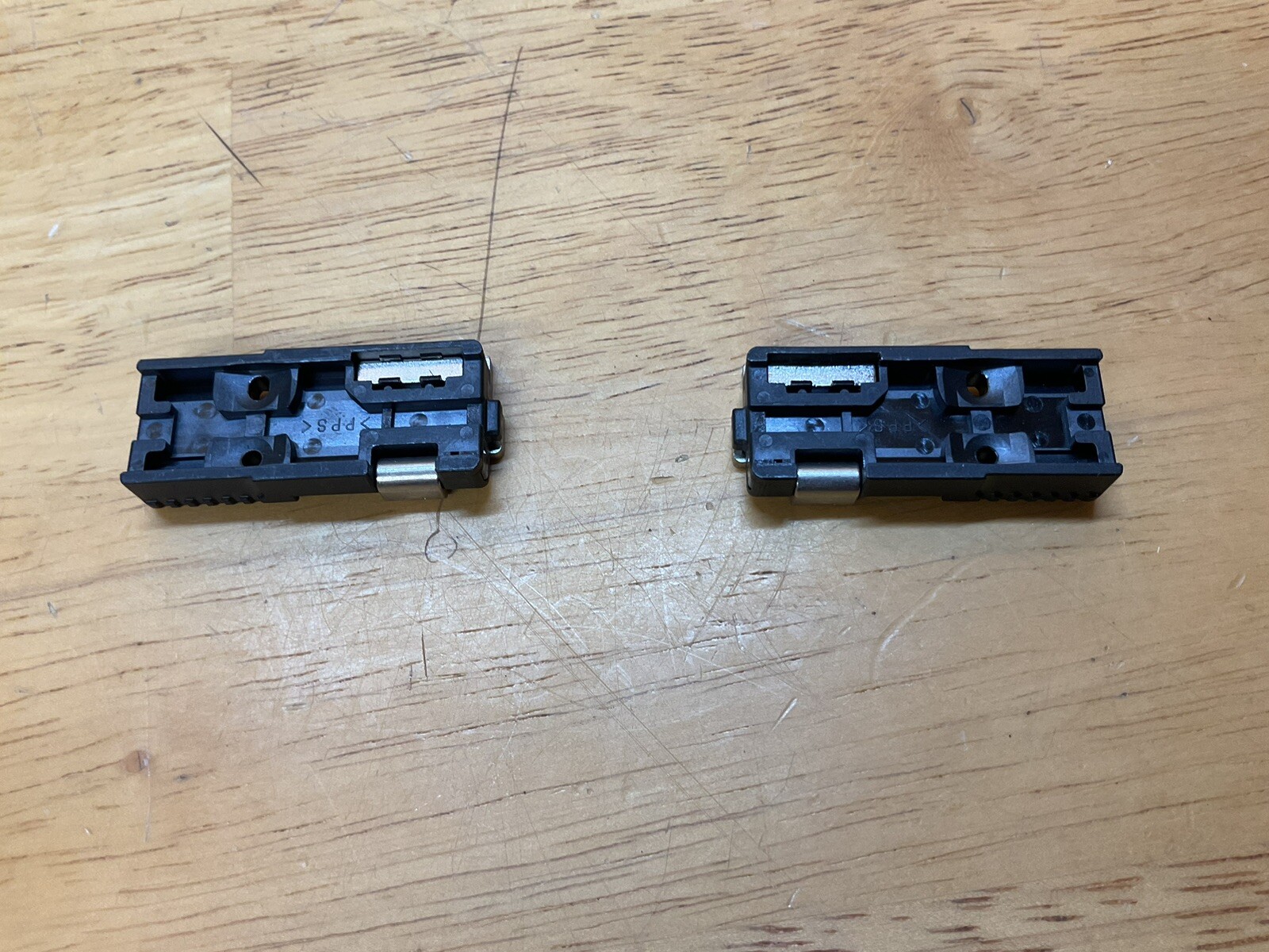 Fujikura FH-70-900 Pair Of 900um Fiber Holders