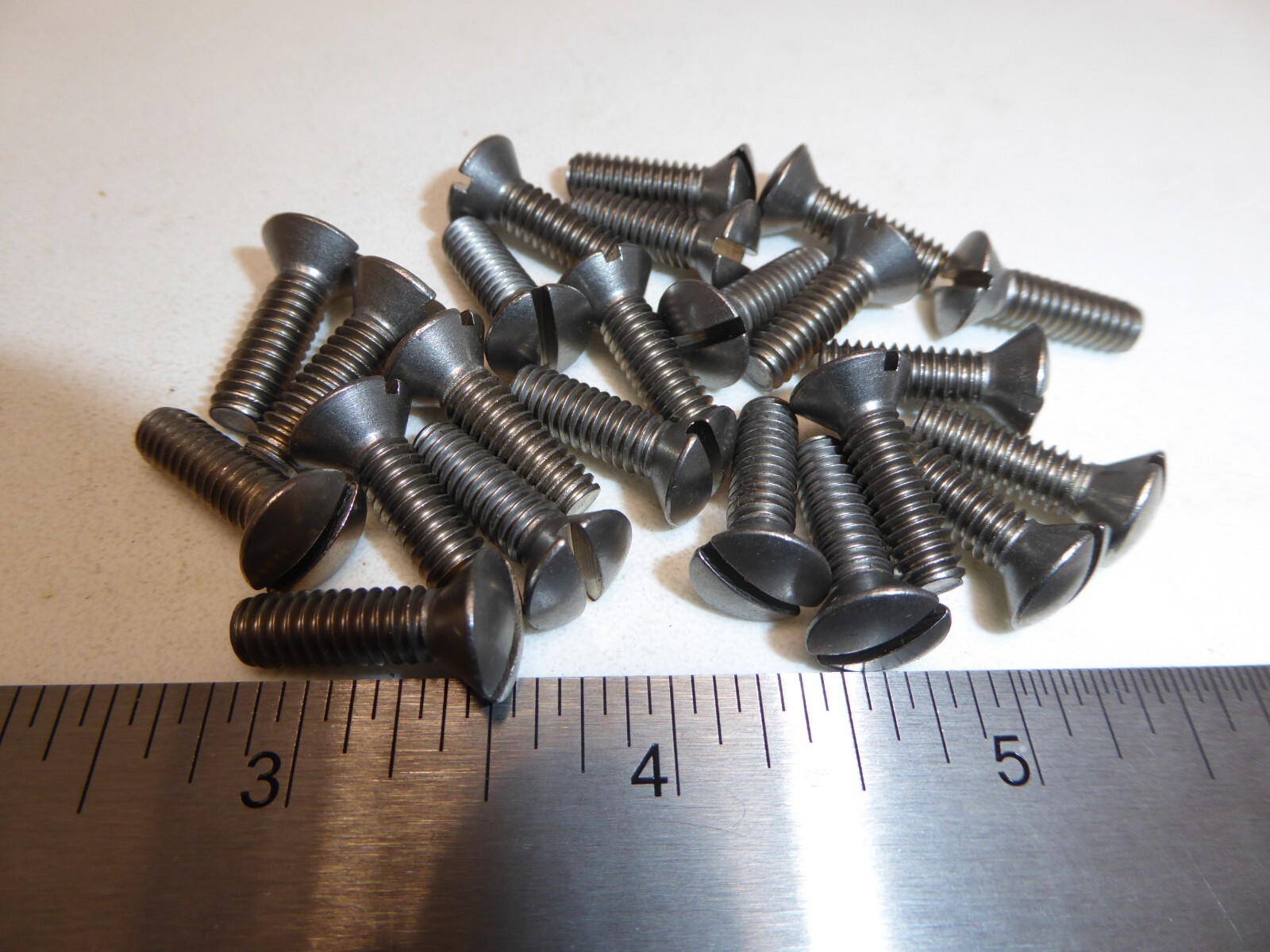 12-24 x 3/4″ Oval Head Slotted Machine Screw SS 18-8 VINTAGE USA Made Qty 25