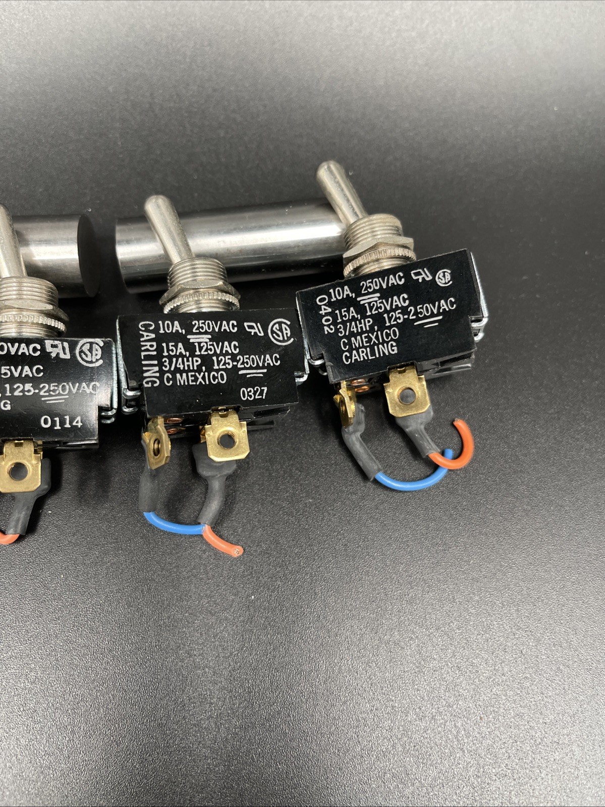 Carling Toggle Switch 10A, 250V AC 15A 125V AC 3/4 HP 125-250V AC Lot 4
