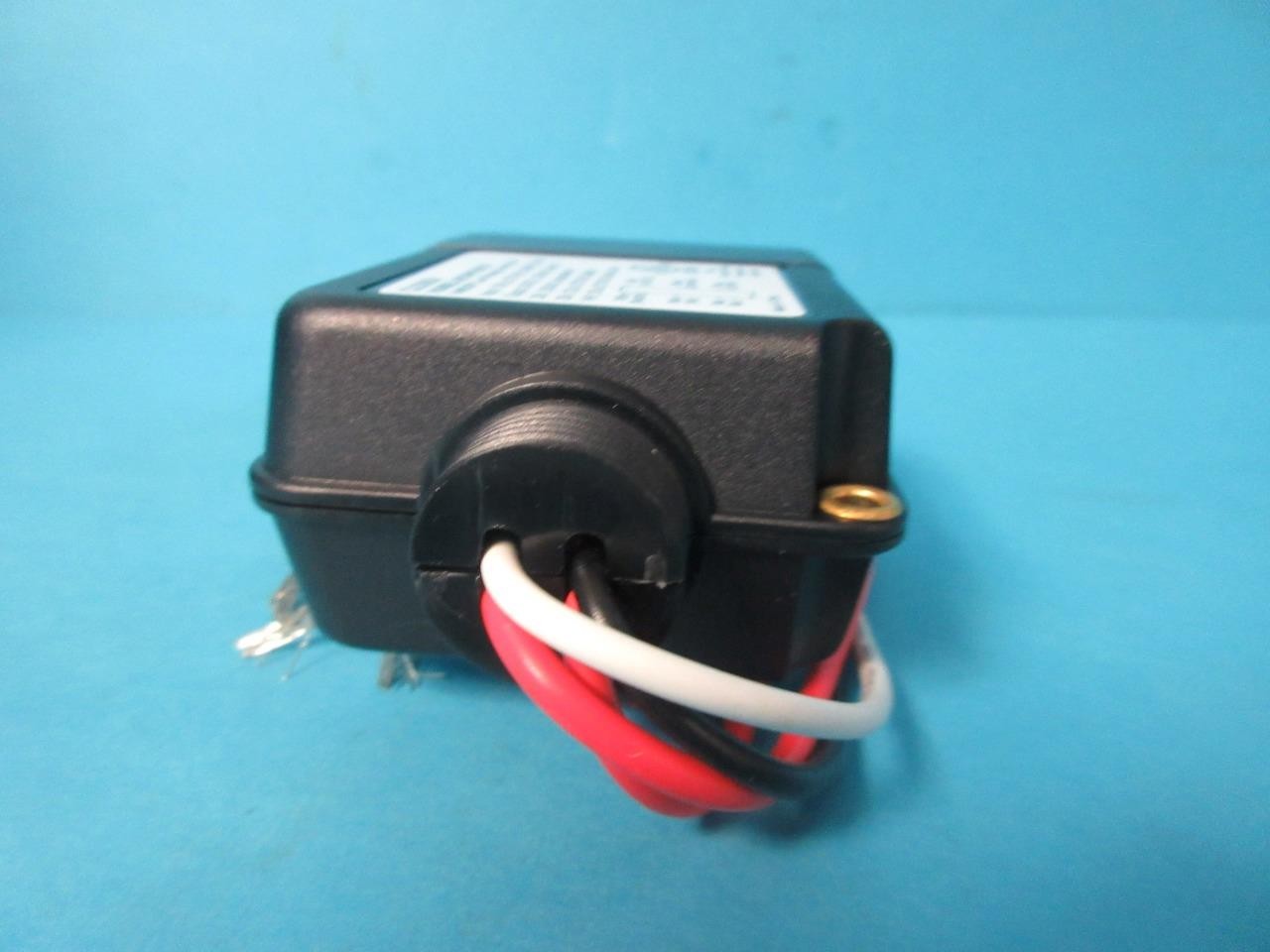 HUBBELL CU300A H-MOSS CONTROL UNIT 100-277 VAC 50/60HZ 6.5W POWER OUTPUT 24VDC