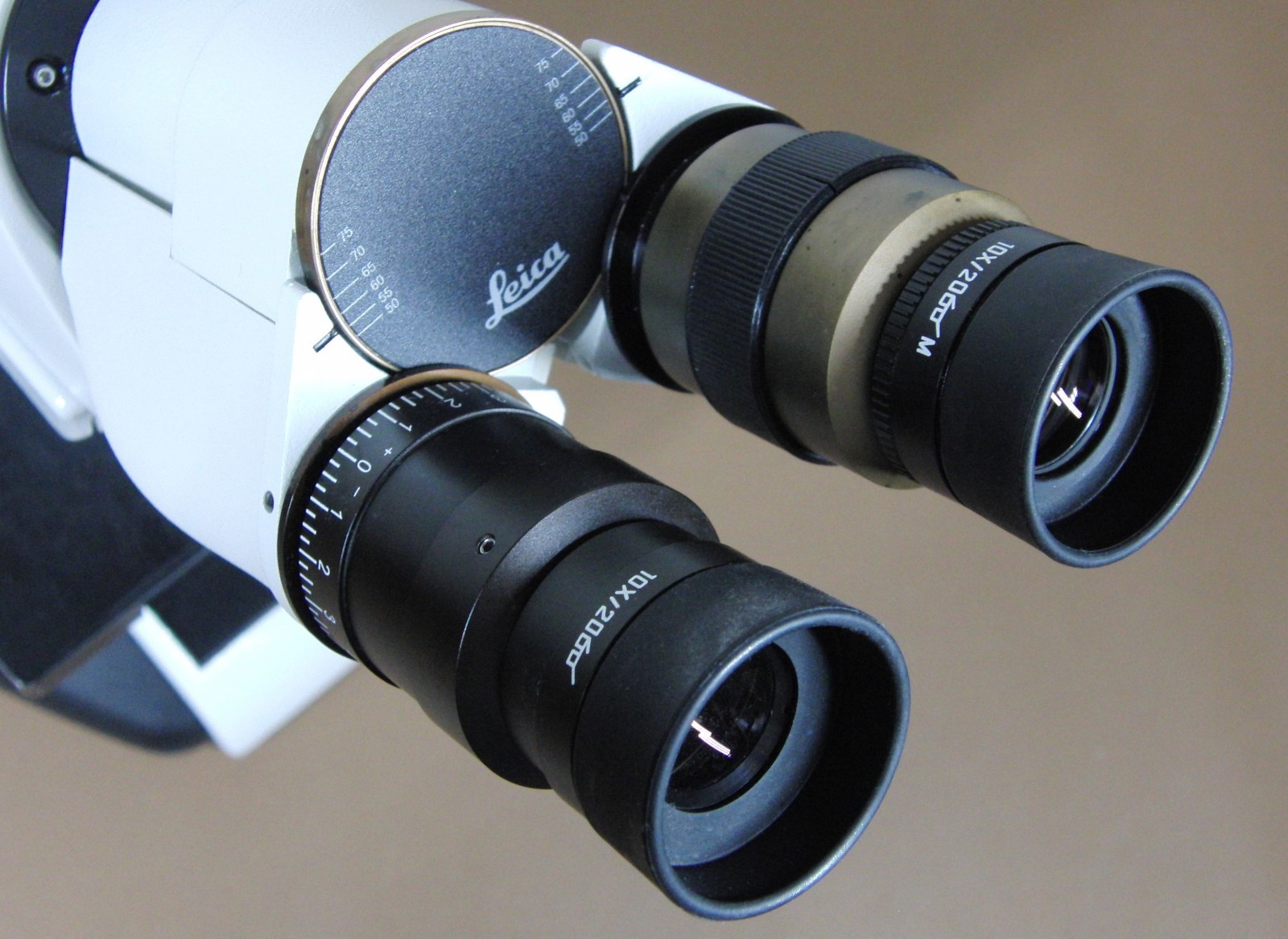 Leica DME 13595xxx Microscope with (4) HI PLAN Objectives 4x/10x/40x/100x