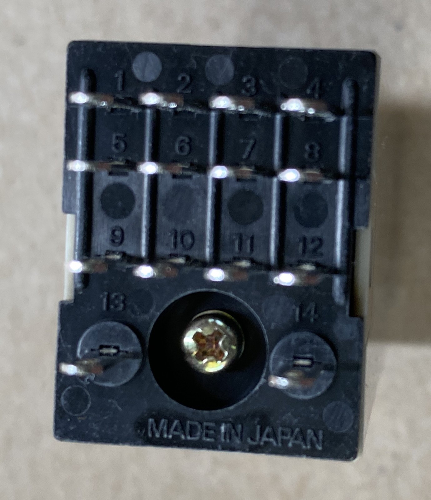 Omron H3Y-4 24VDC 0 to 1 Second ON Delay Timer Relay 4PDT