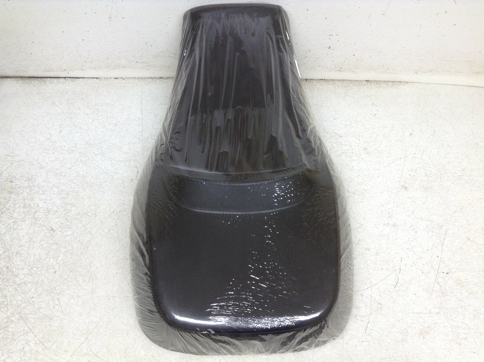 TGB 512321BL Seat Set Black Blade 425 New (TSC)