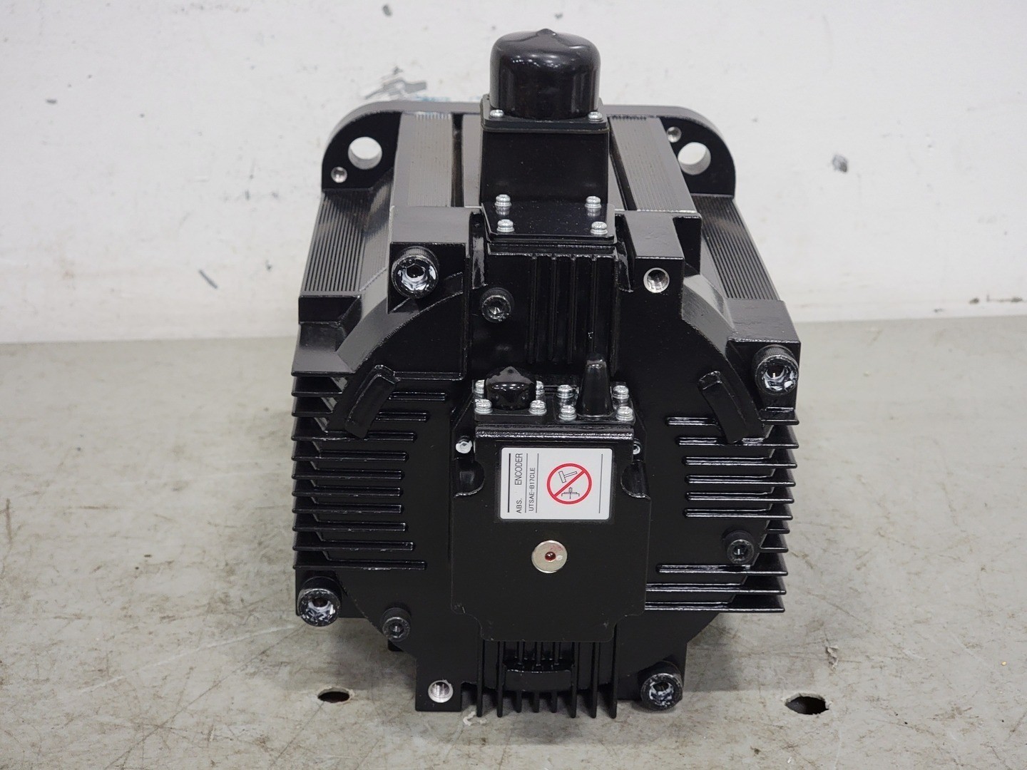 SURPLUS NEW Yaskawa SGMRS-37A2A-YR13 3700W AC Servo Motor – Electrical