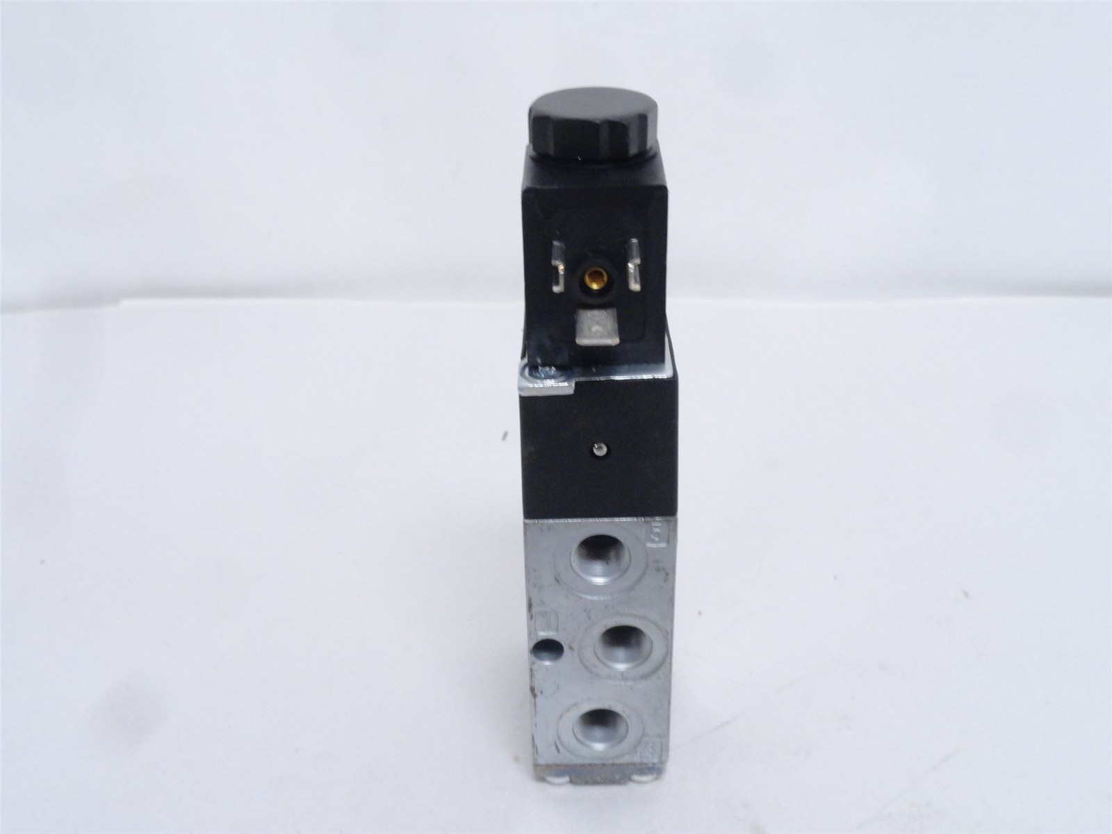 244858 Old-Stock; Aventics R412012711 Solenoid Valve 1/8NPT Port; Coil 115VAC