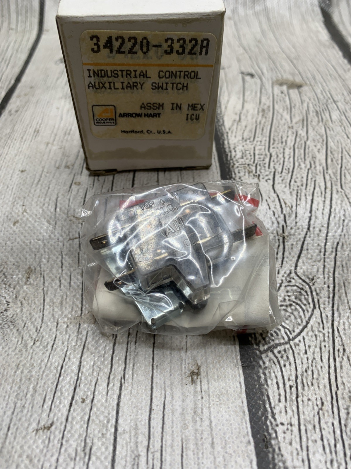ARROW HART Industrial Control Auxiliary Switch 34300-332A