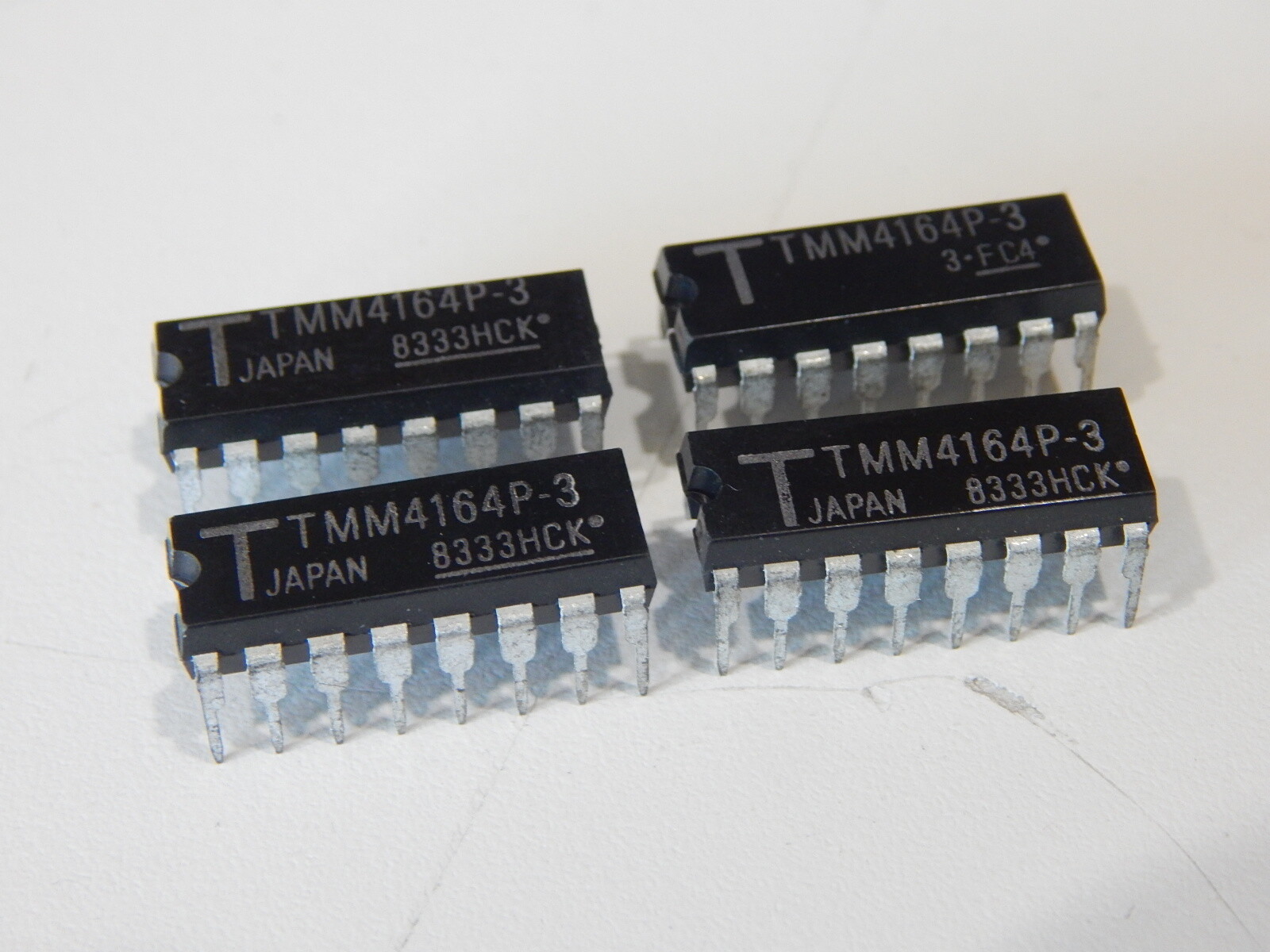 TOSHIBA TMM4164P-3 DRAM Dynamic RAM, 64K x 1, 16 PIN DIP – LOT OF 4 IC’S