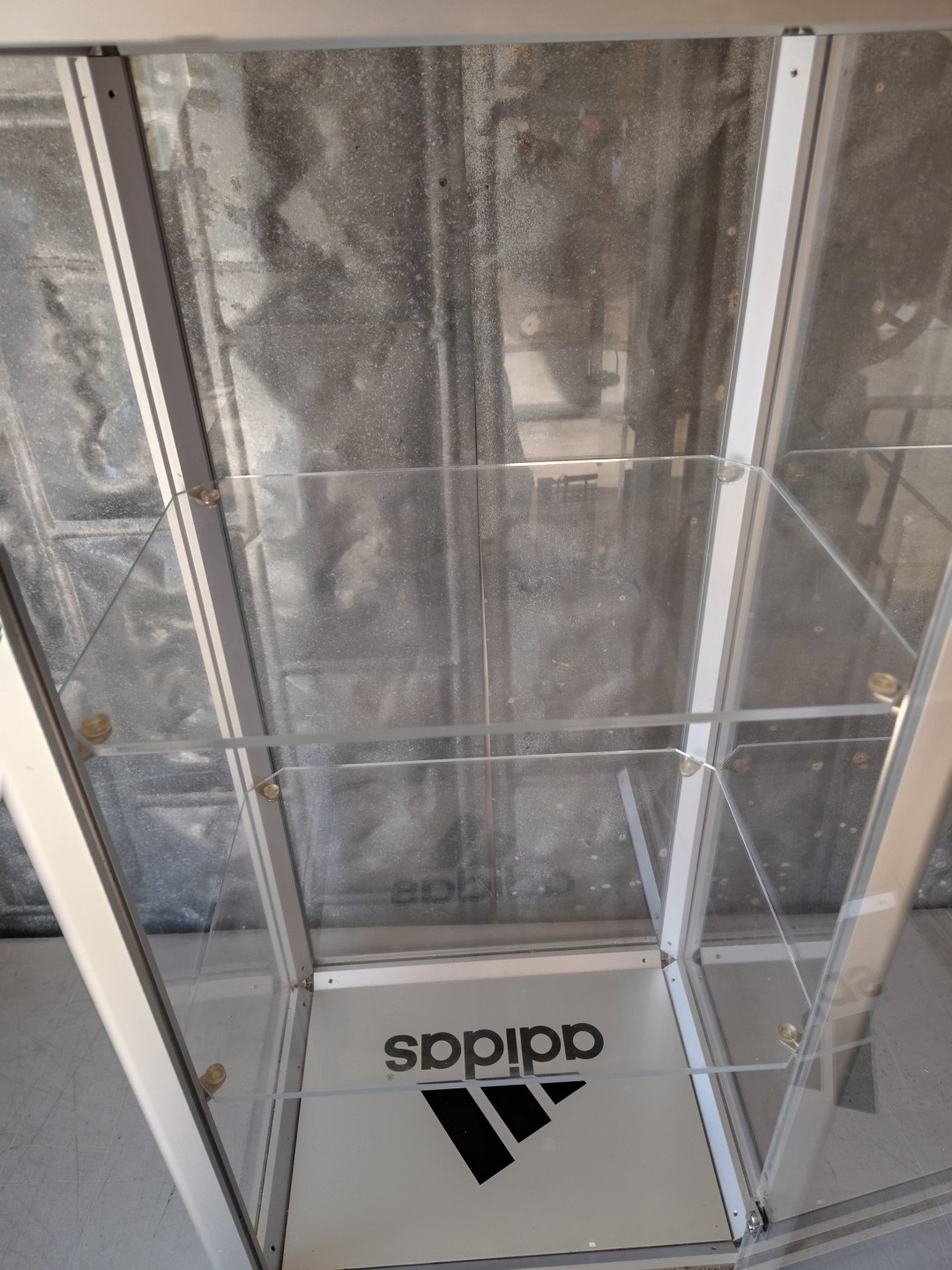 Retail Store Adidas Aluminum Plexiglass Display Case with Shelves Locking