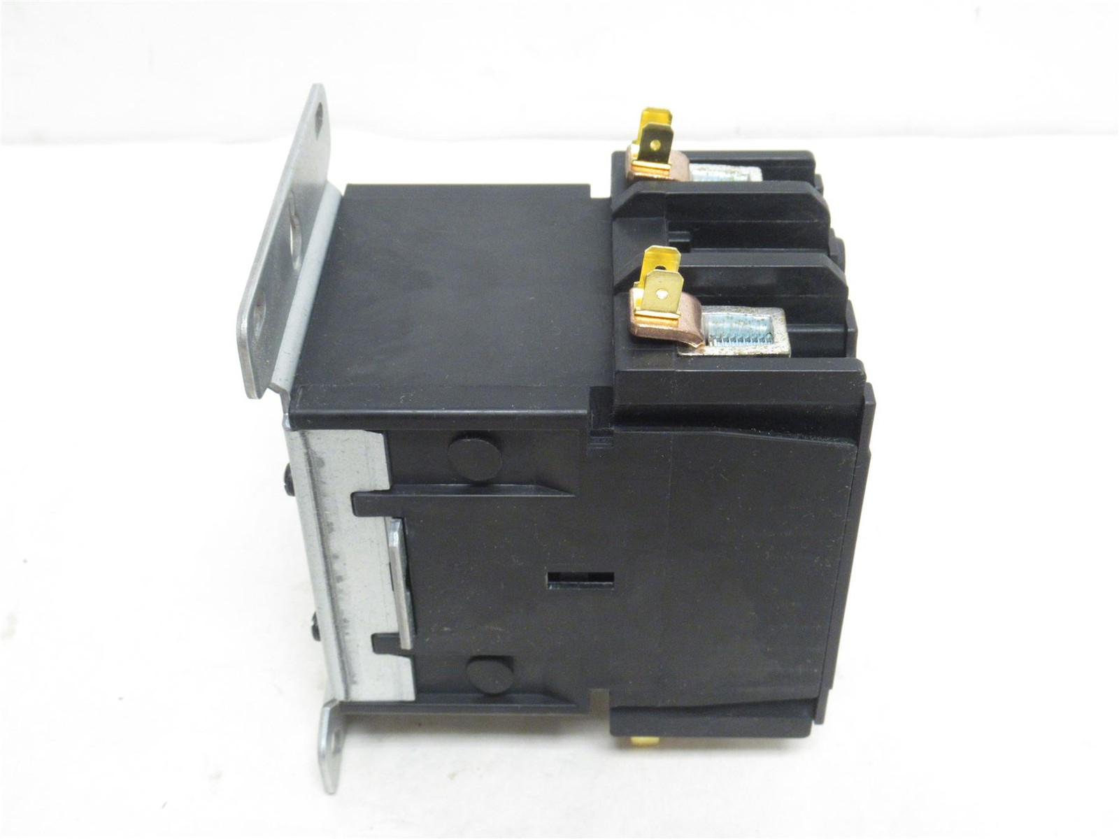 239857 New In Box; Eaton C25GNF290H Contactor; 90A; 2P; 600VAC; Coil: 277VAC